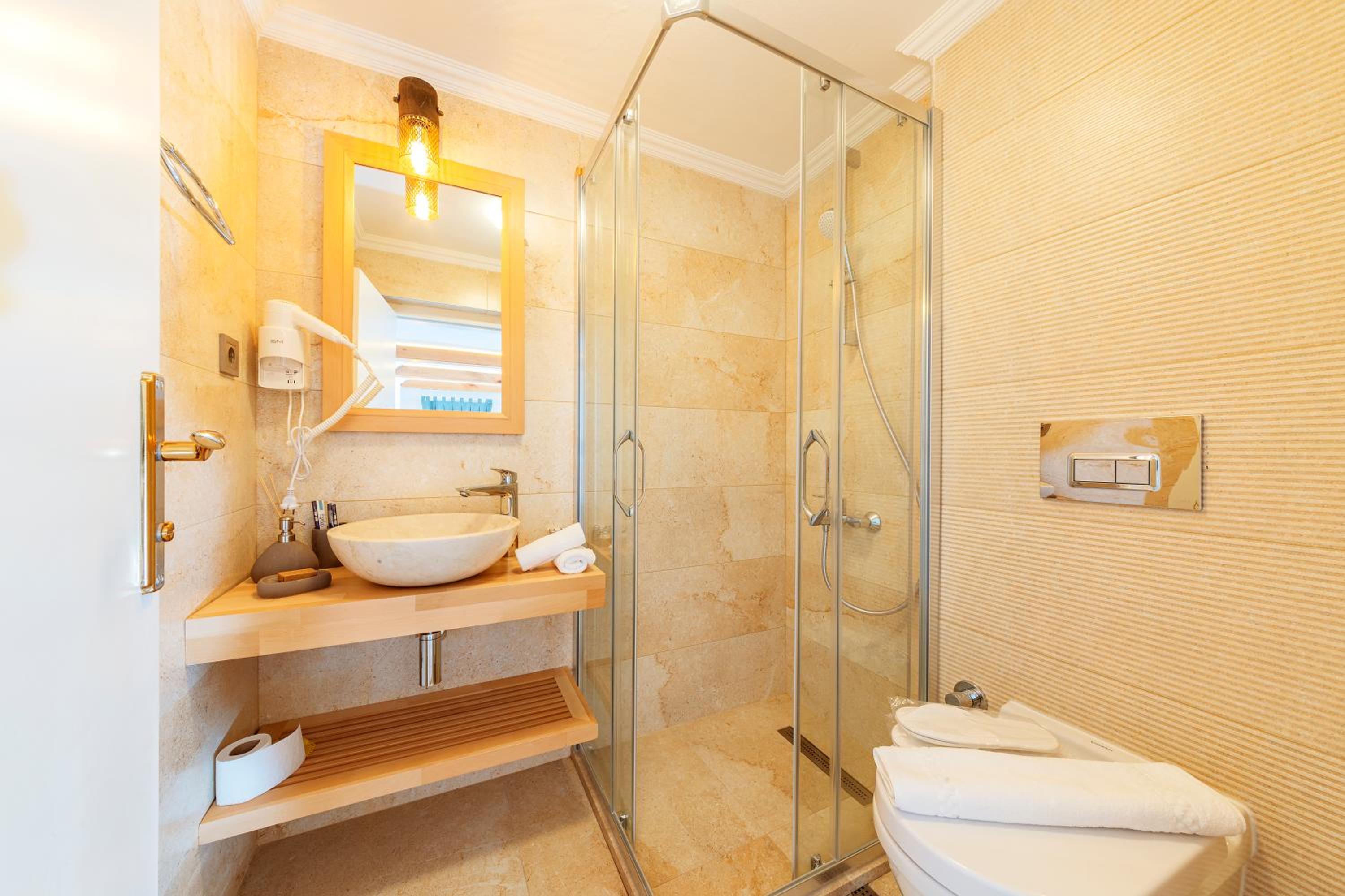 Double Room with Sea View - Photo 3
