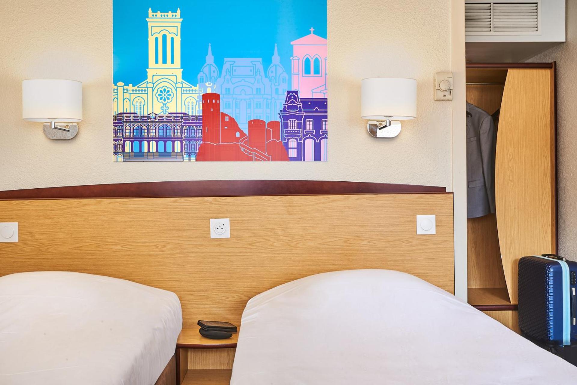 Twin Room - Photo 3
