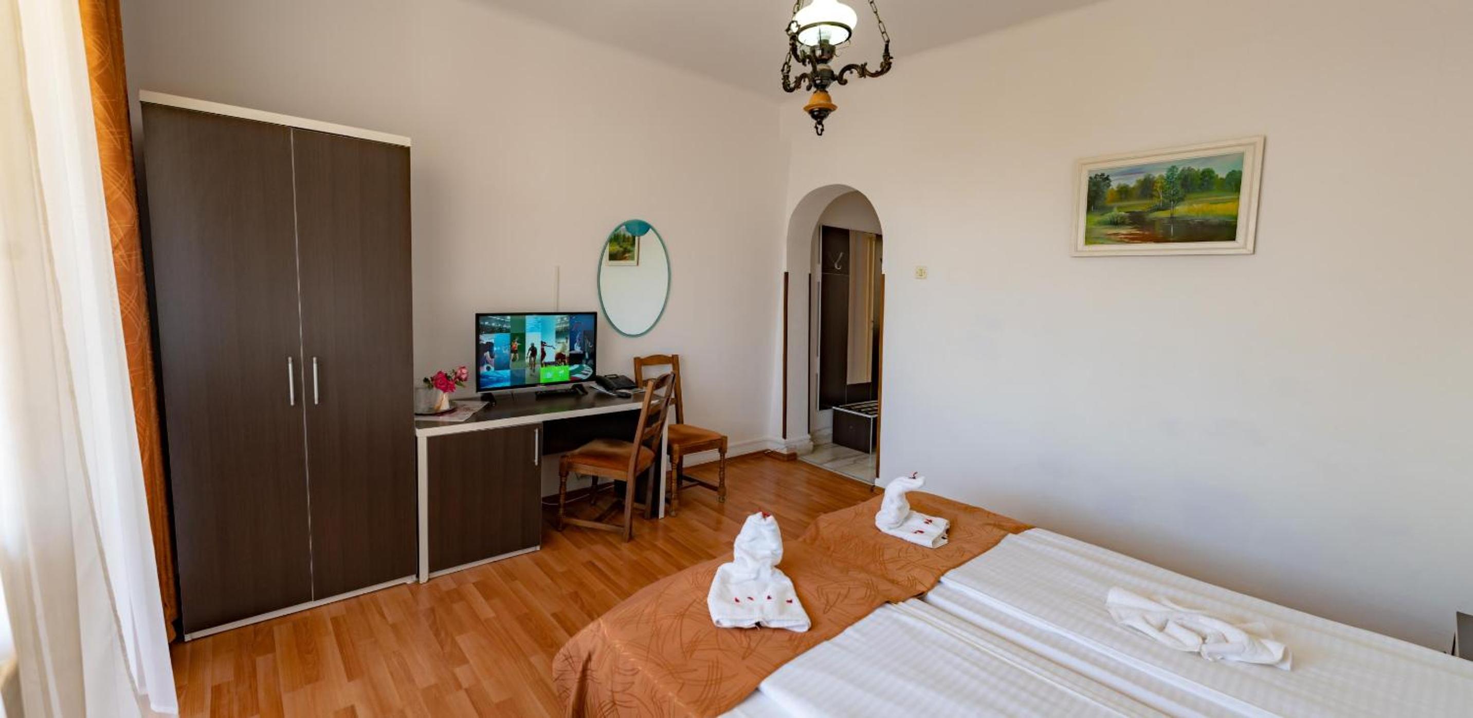 Double or Twin Room with Balcony photo 2