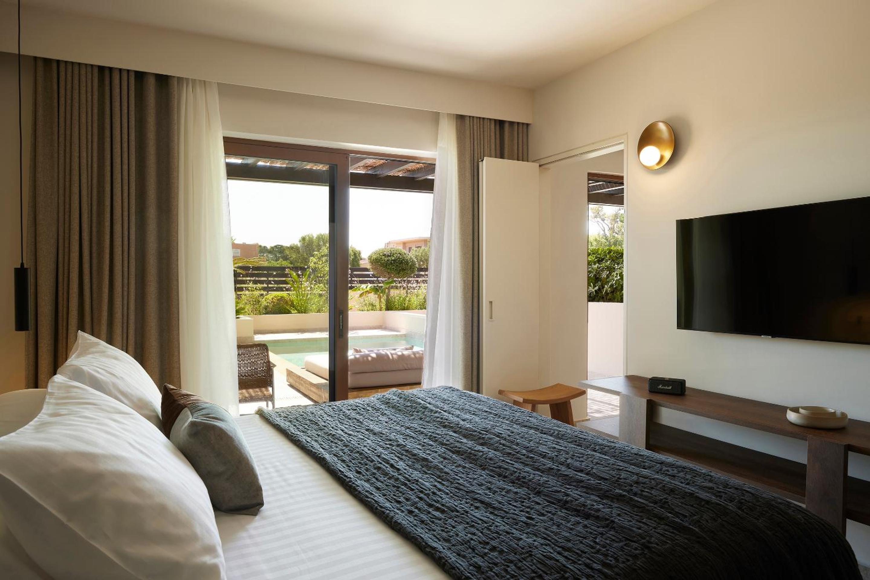 One-Bedroom Suite with Private Pool