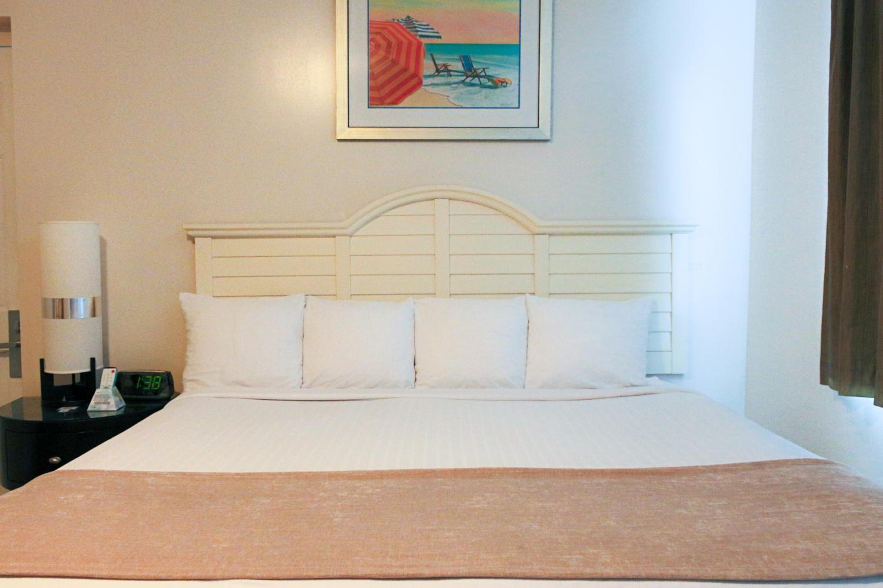 Superior King with Kitchenette- Free Parking - Photo 5