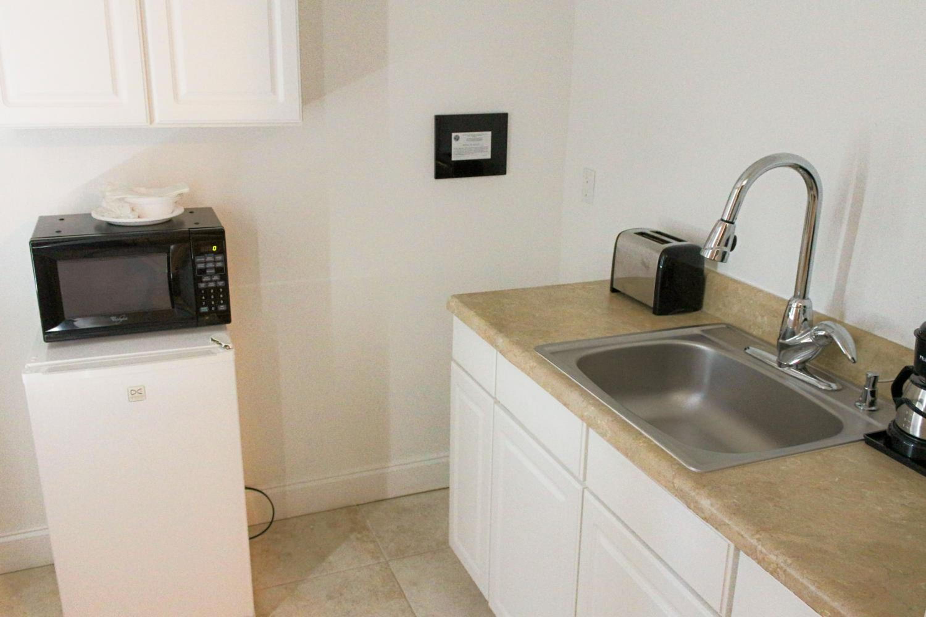 Superior King with Kitchenette- Free Parking - Photo 3