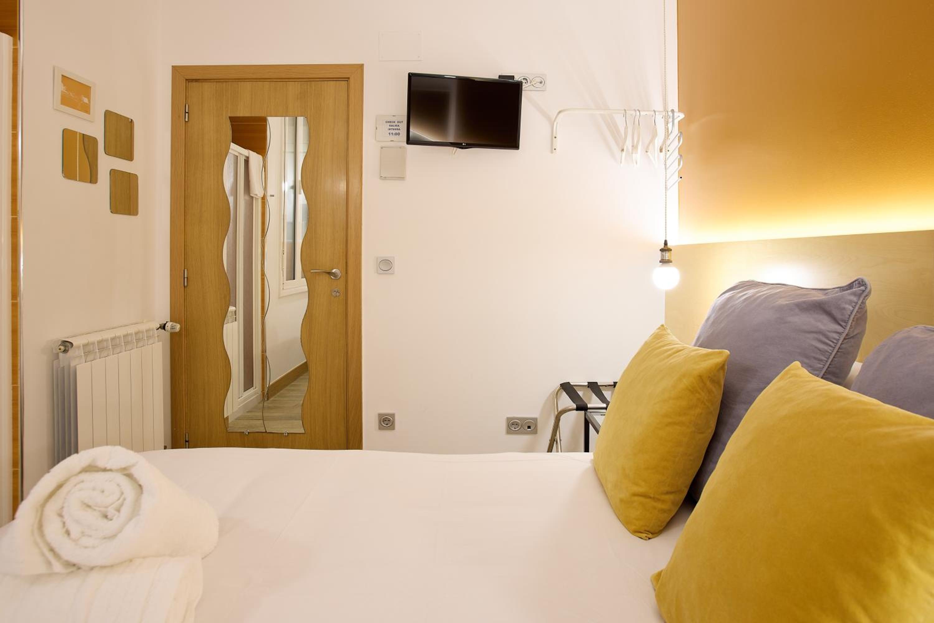 Habitación Doble Básica con Baño Compartido