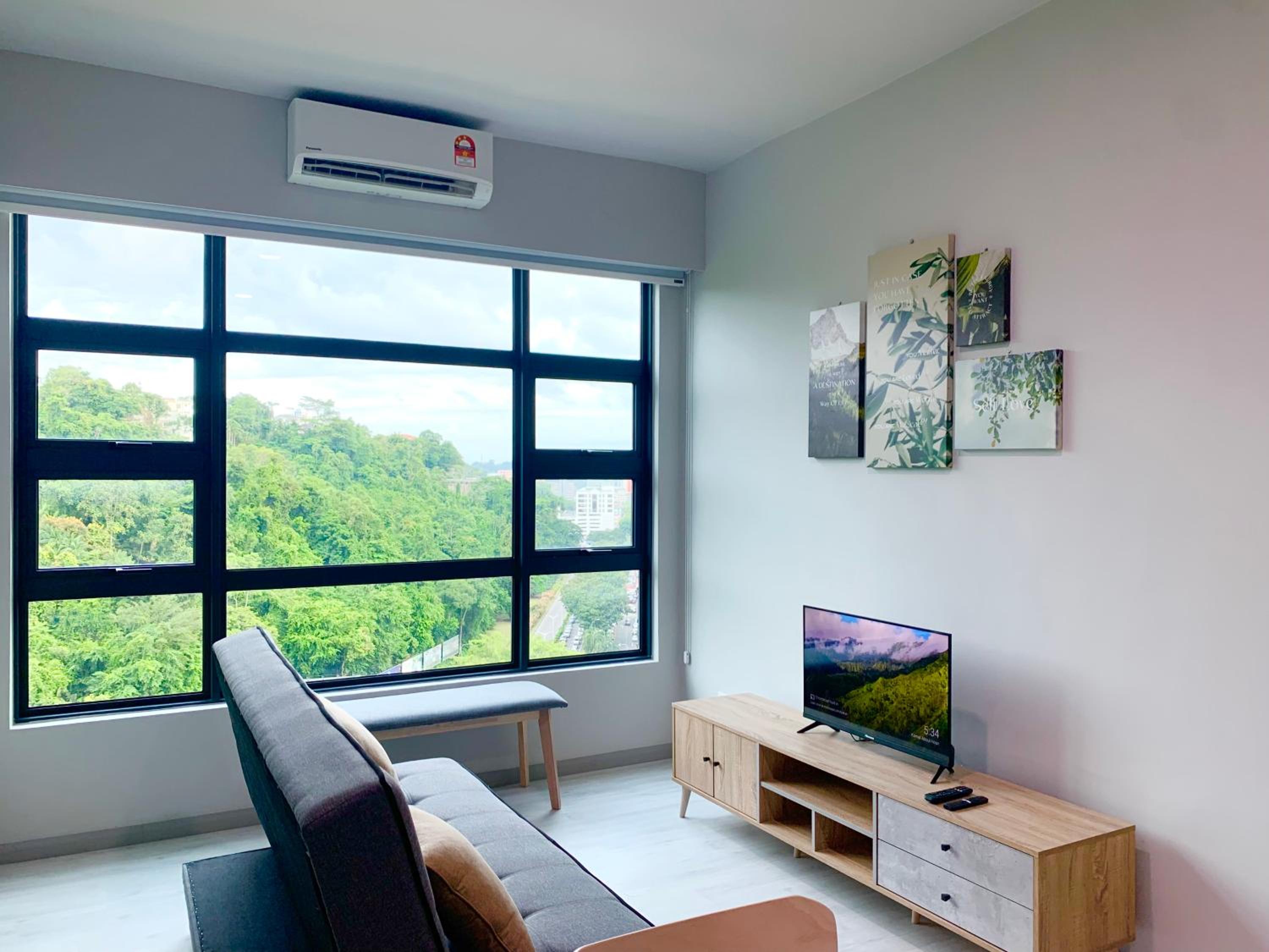 Apartment with Mountain View
