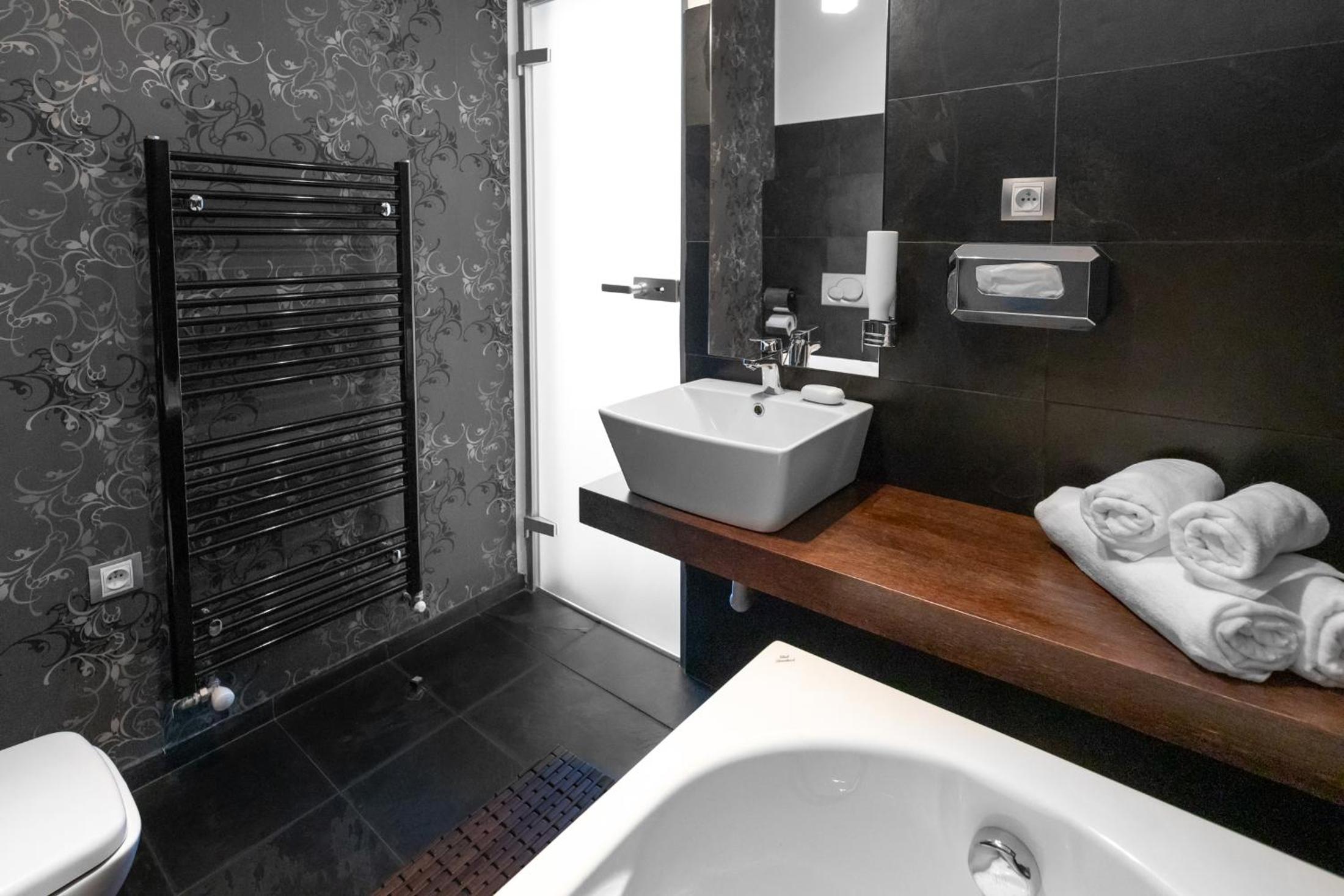 Deluxe Double or Twin Room - Photo 5