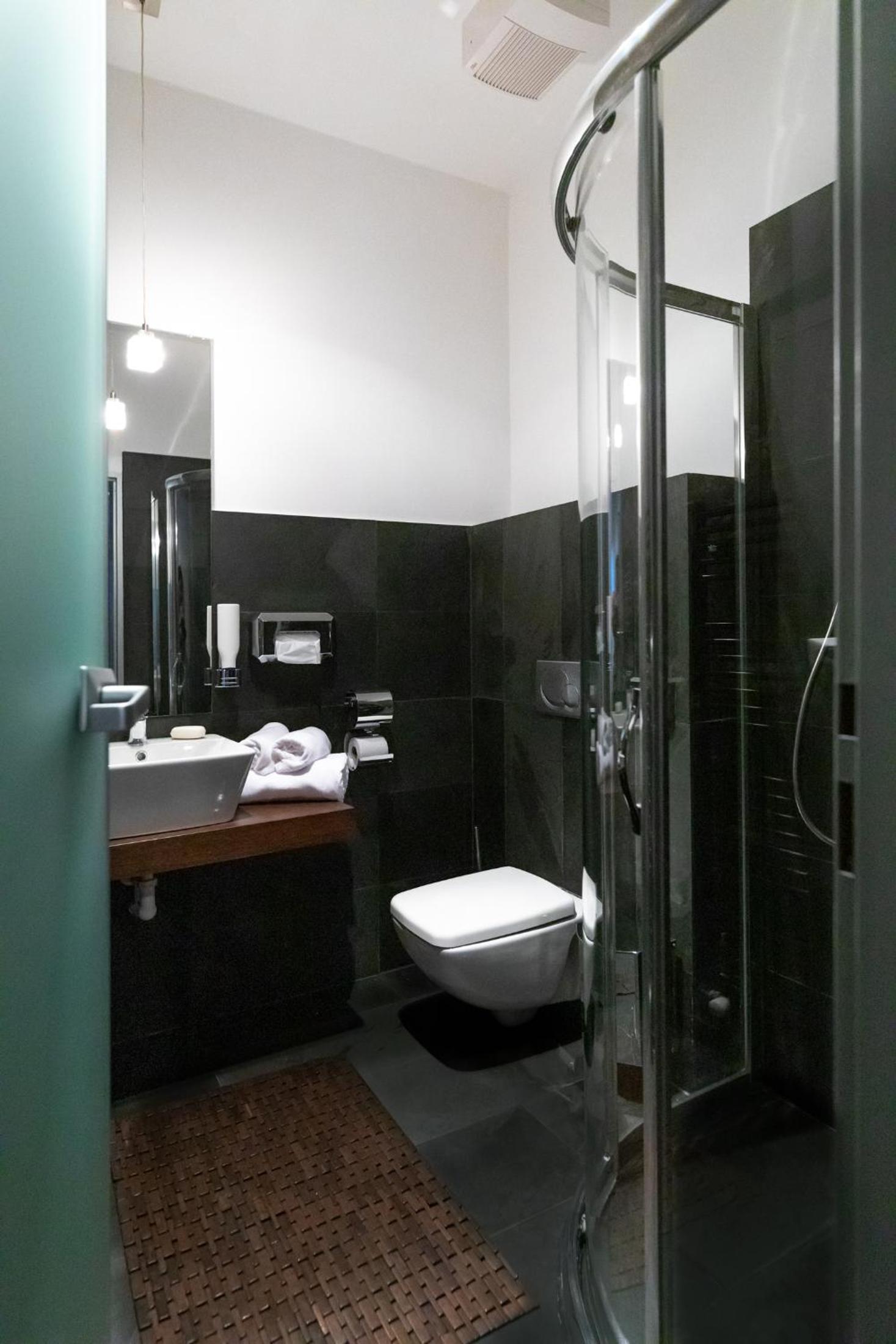 Deluxe Double or Twin Room - Photo 7