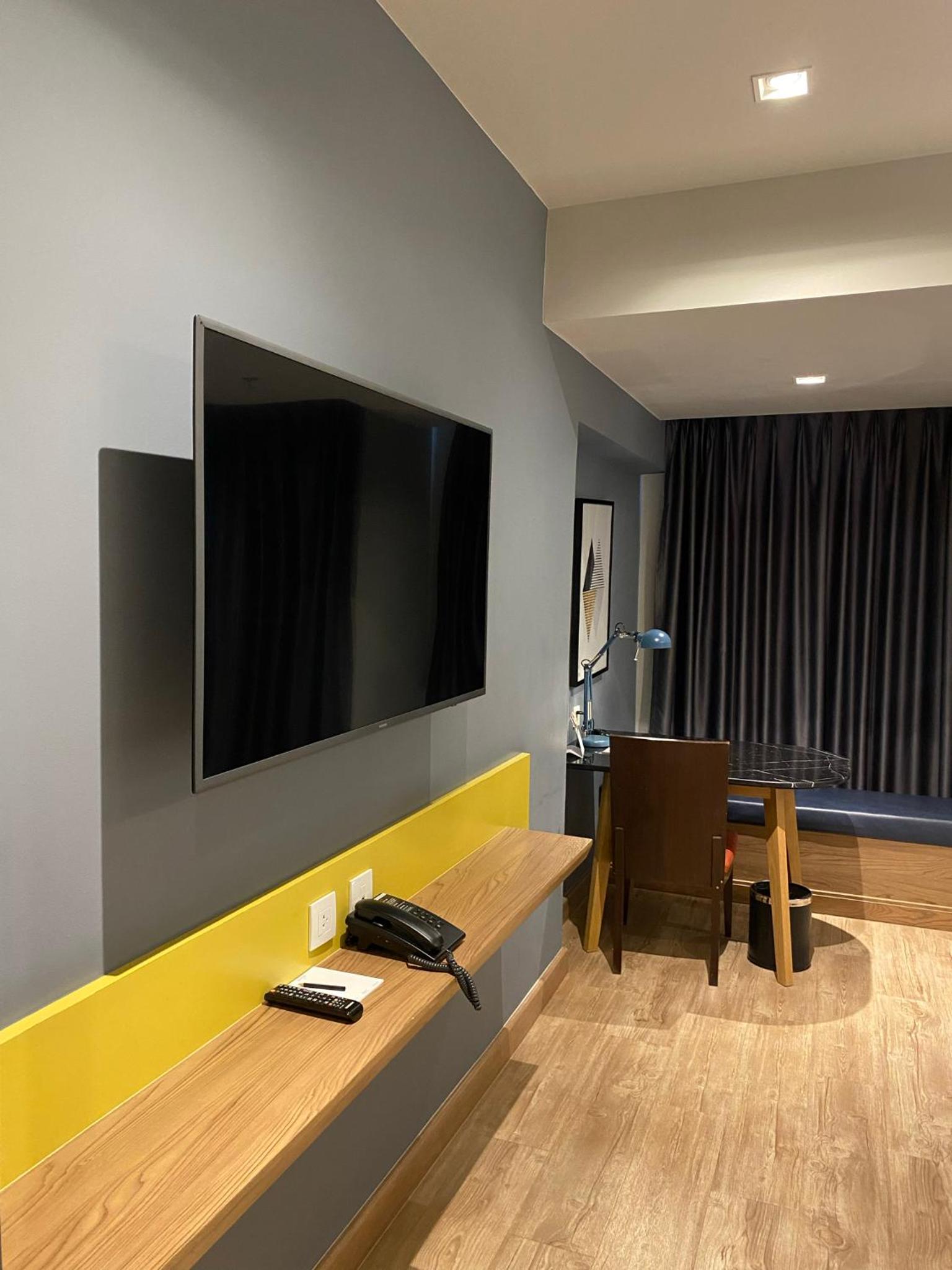 Deluxe King Room photo 3