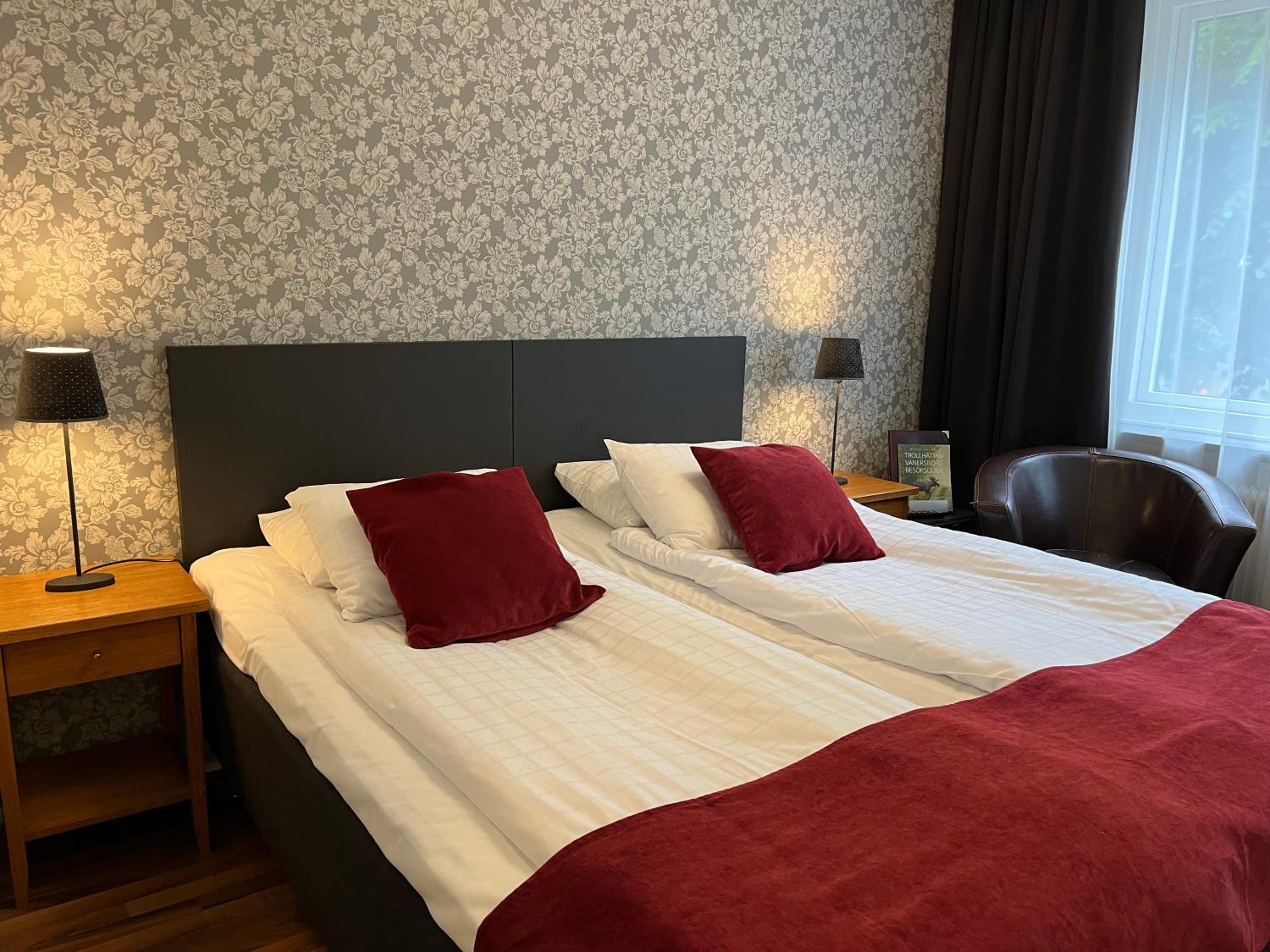 Standard Double Room - Photo 13