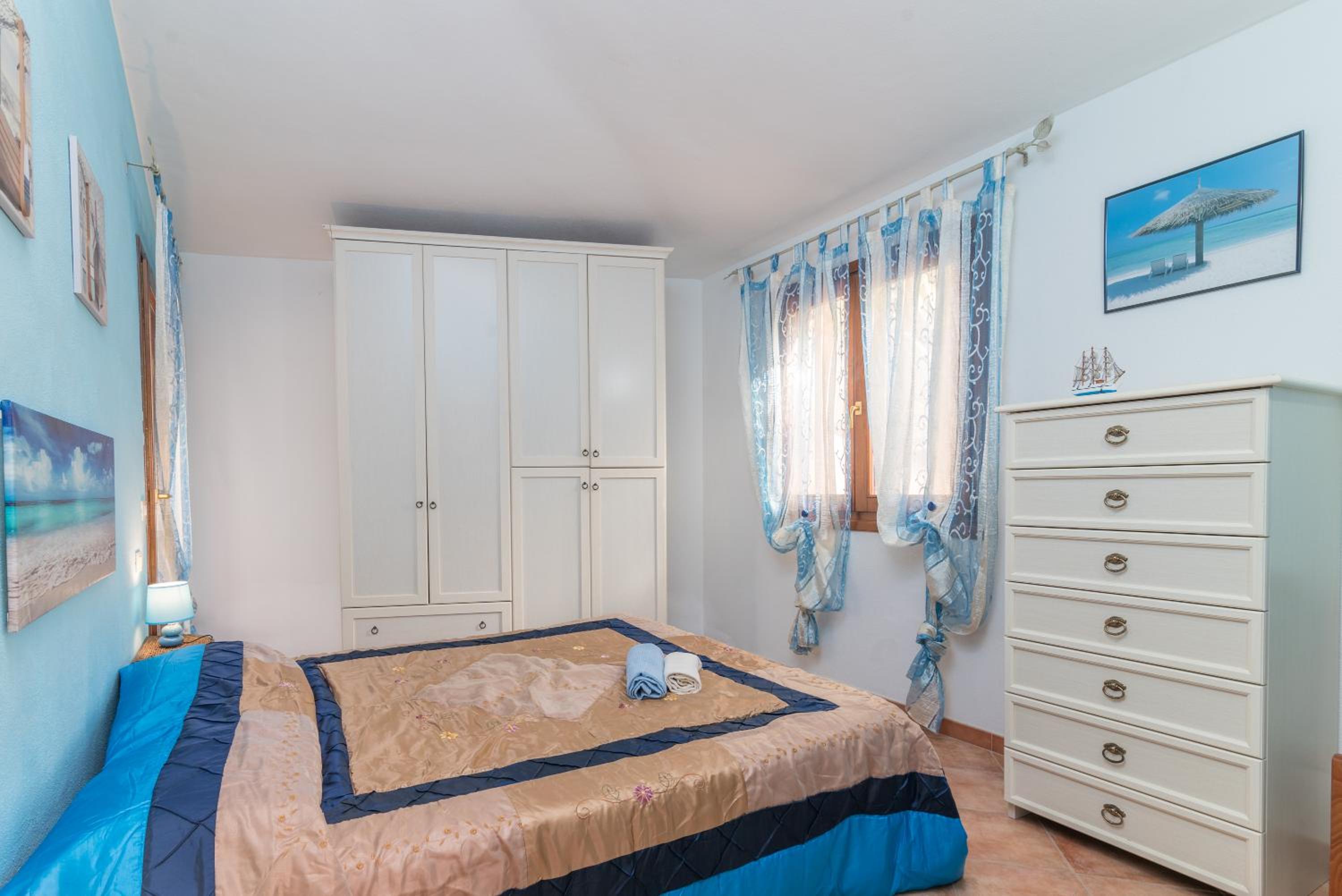 Three-Bedroom House - Photo 16