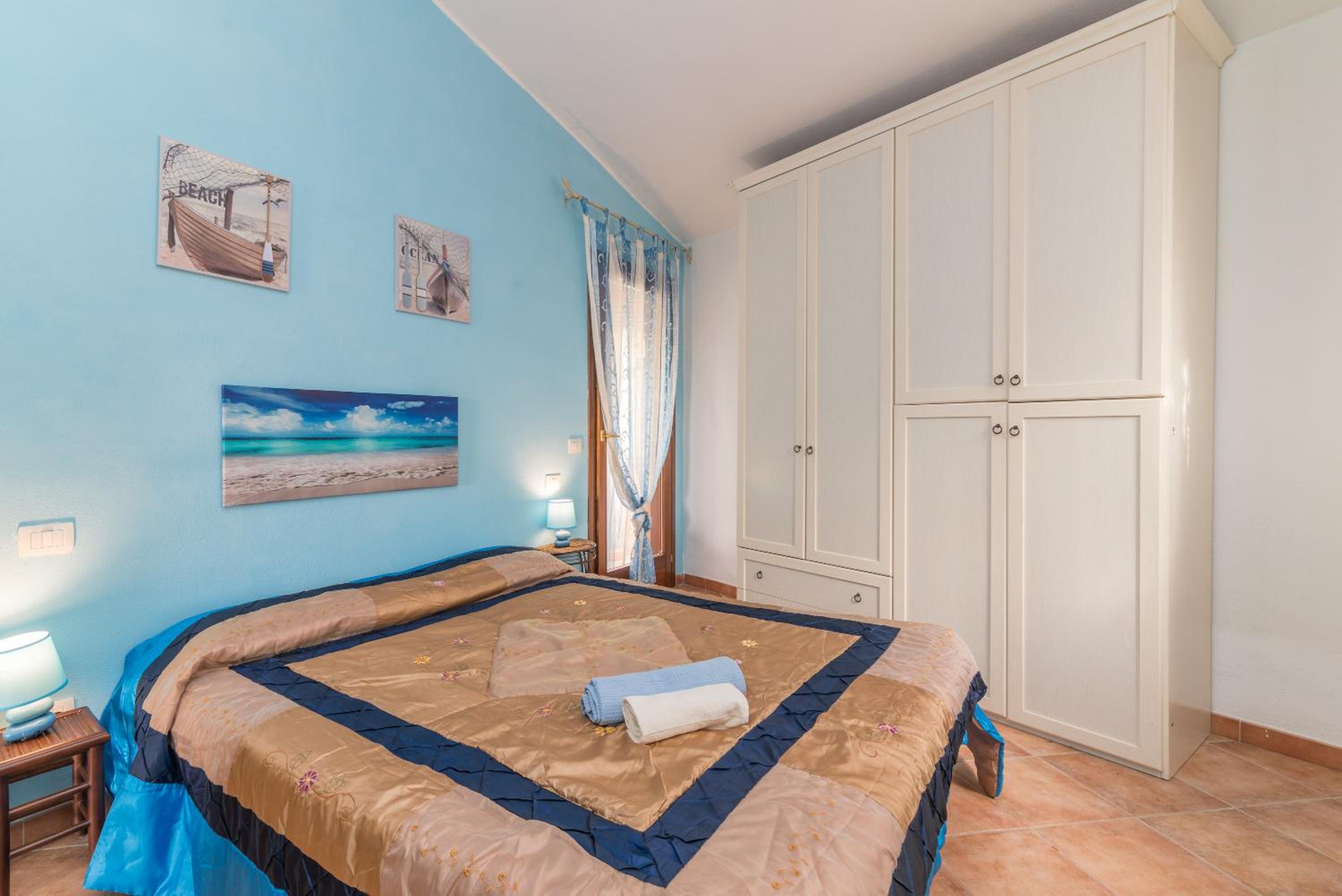 Three-Bedroom House - Photo 6