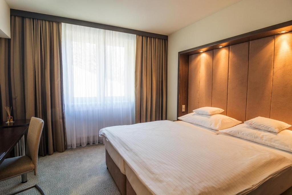 Double or Twin Room with Spa Access photo 3