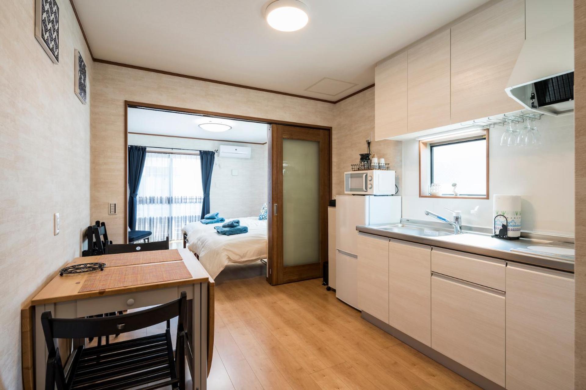 Quadruple Room with Private Bathroom - Photo 20