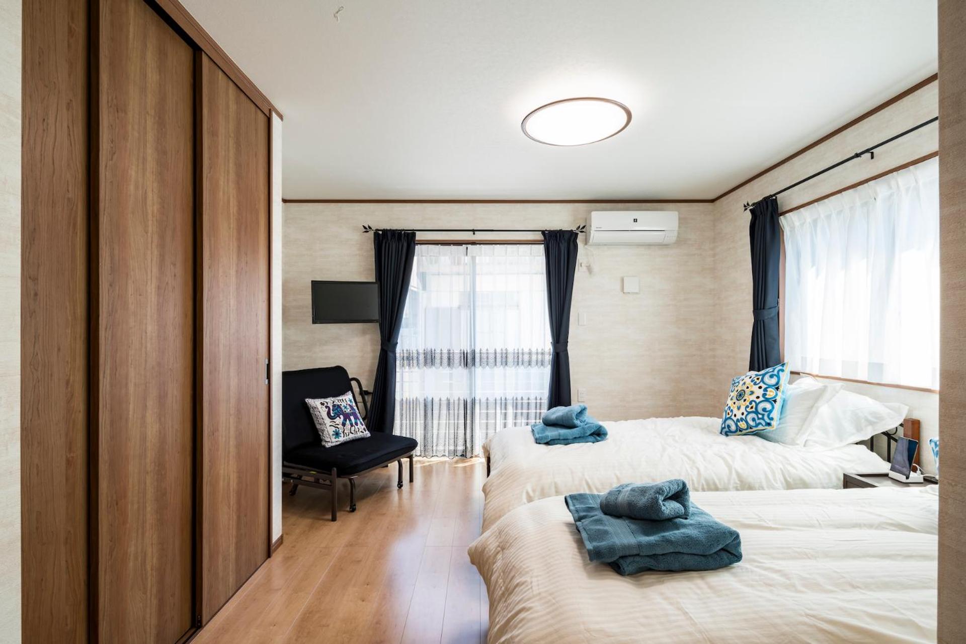 Quadruple Room with Private Bathroom - Photo 24