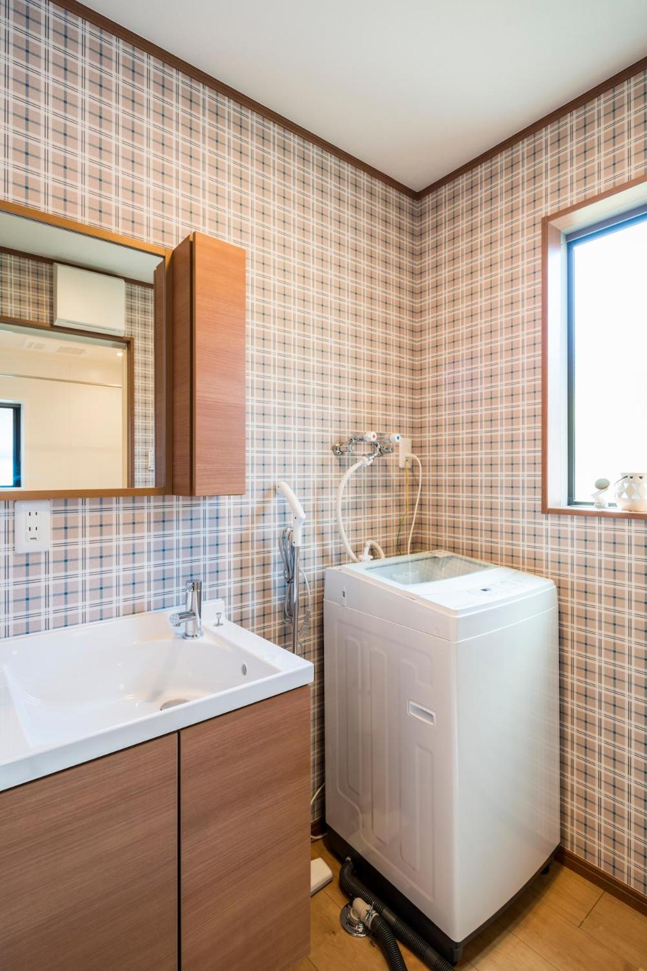 Quadruple Room with Private Bathroom - Photo 15