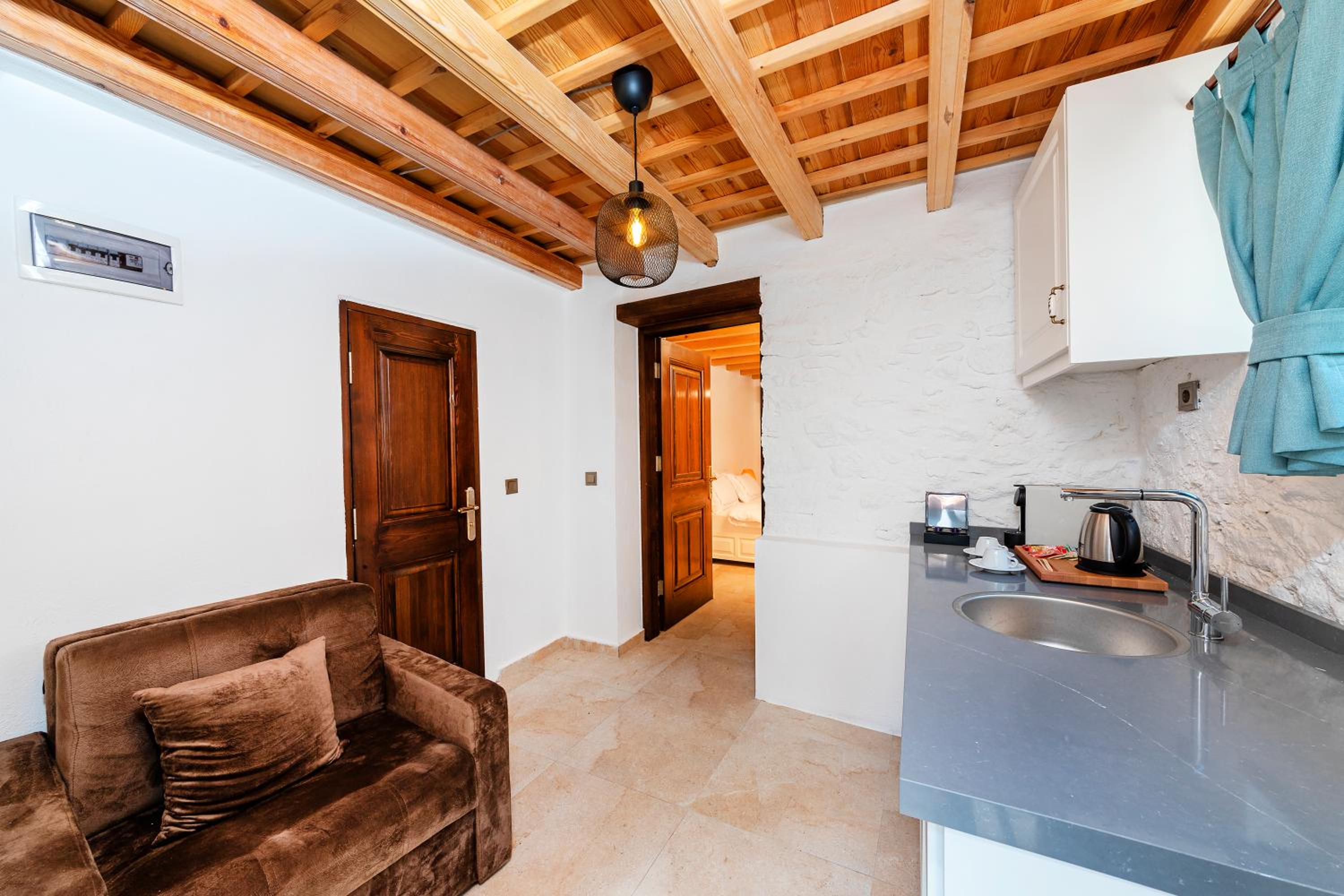 Double Room with Garden View - Photo 1