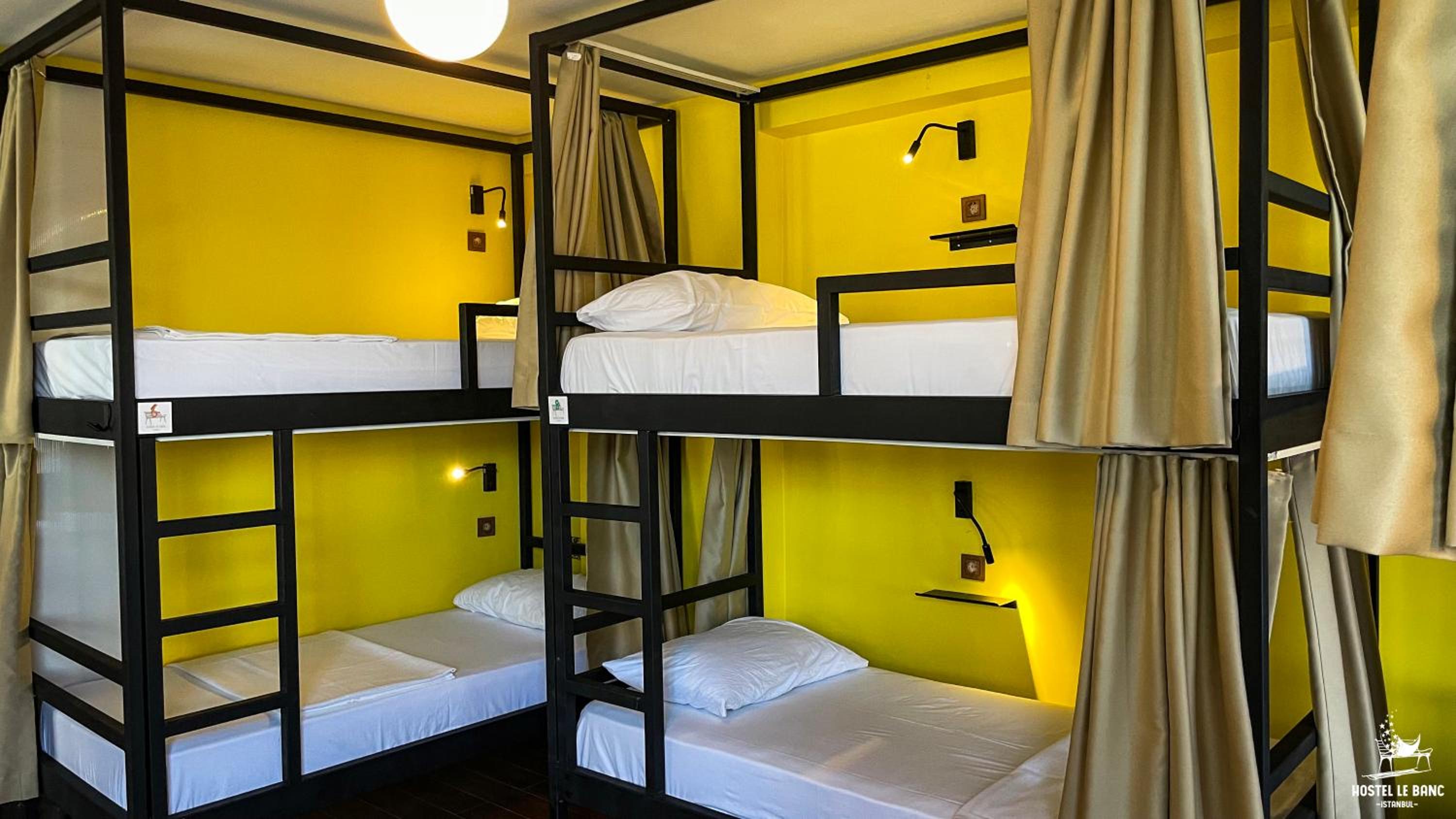 6-Bed Mixed Dormitory Room photo 3