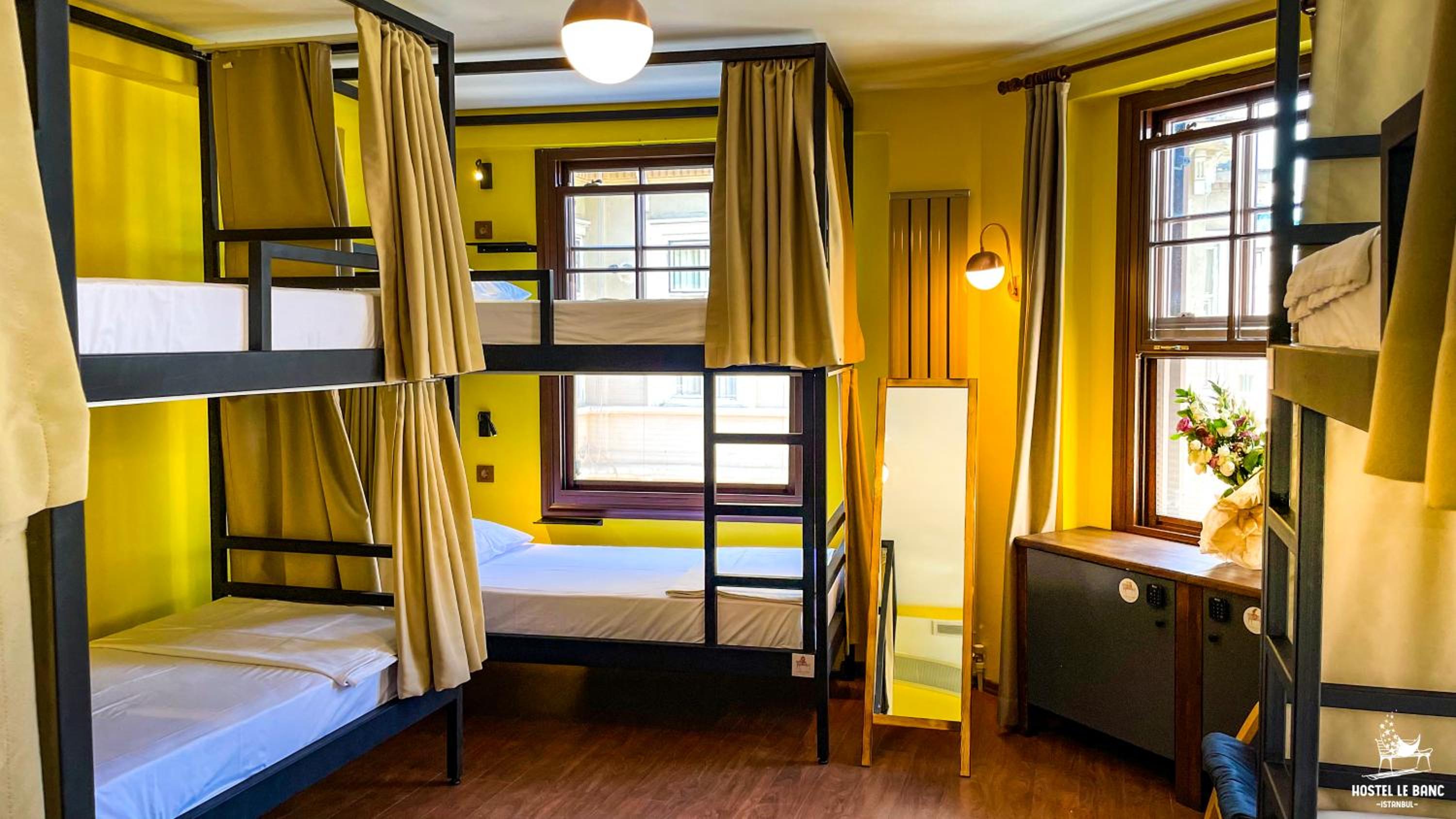 6-Bed Mixed Dormitory Room photo 2