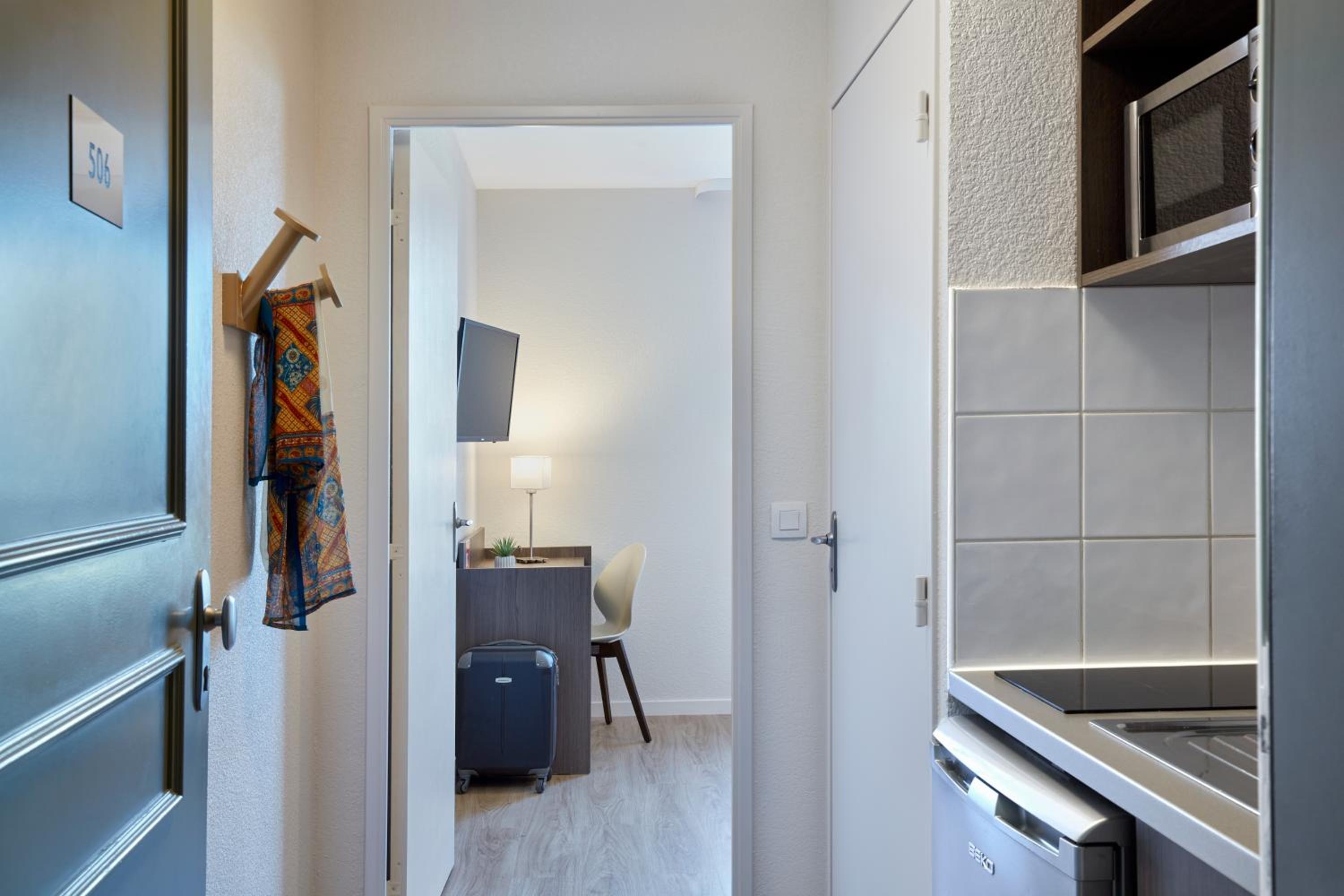 Studio (2 Adults) - Photo 4