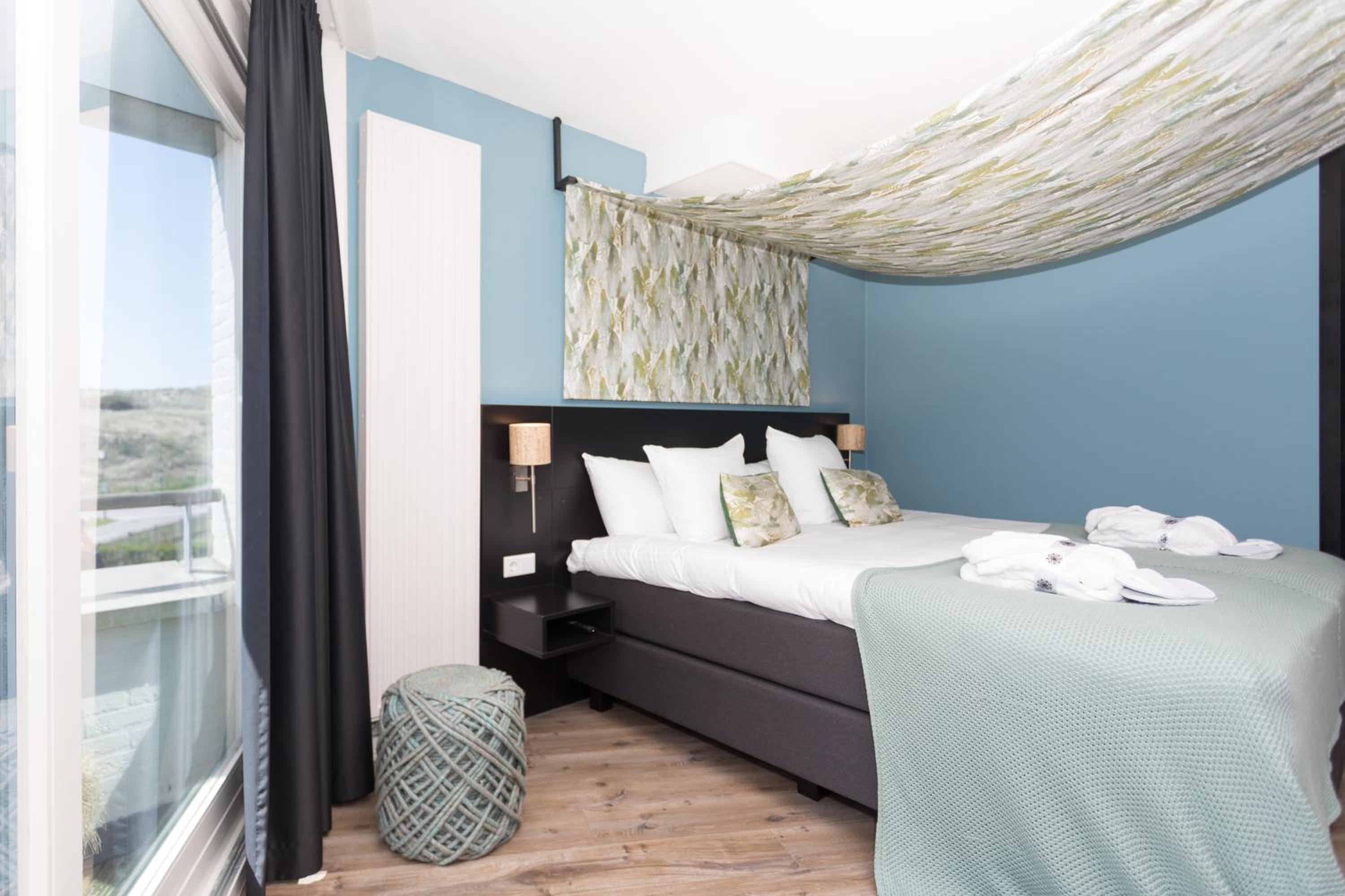 Suite - Photo 1