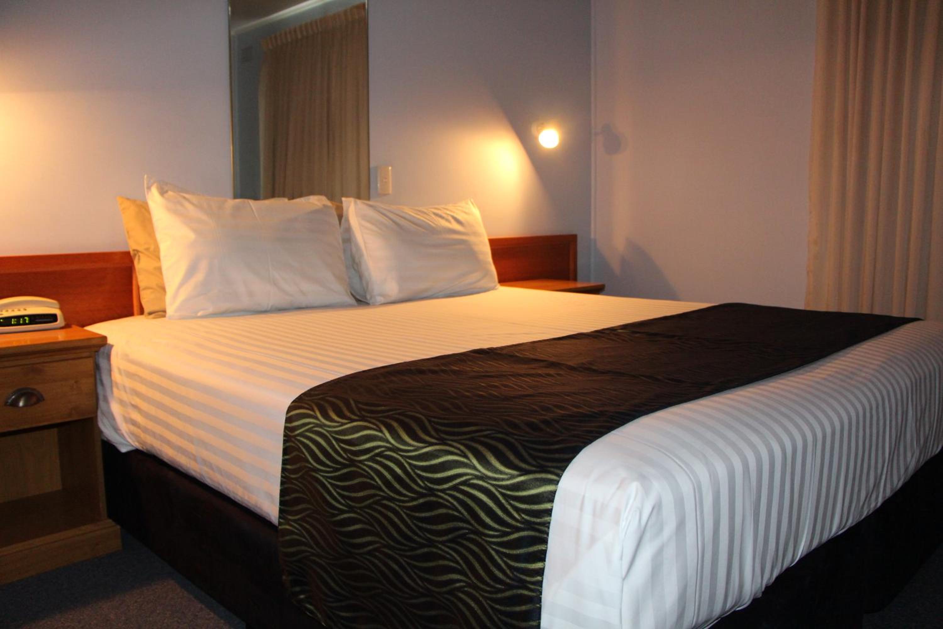 Queen Room photo 2