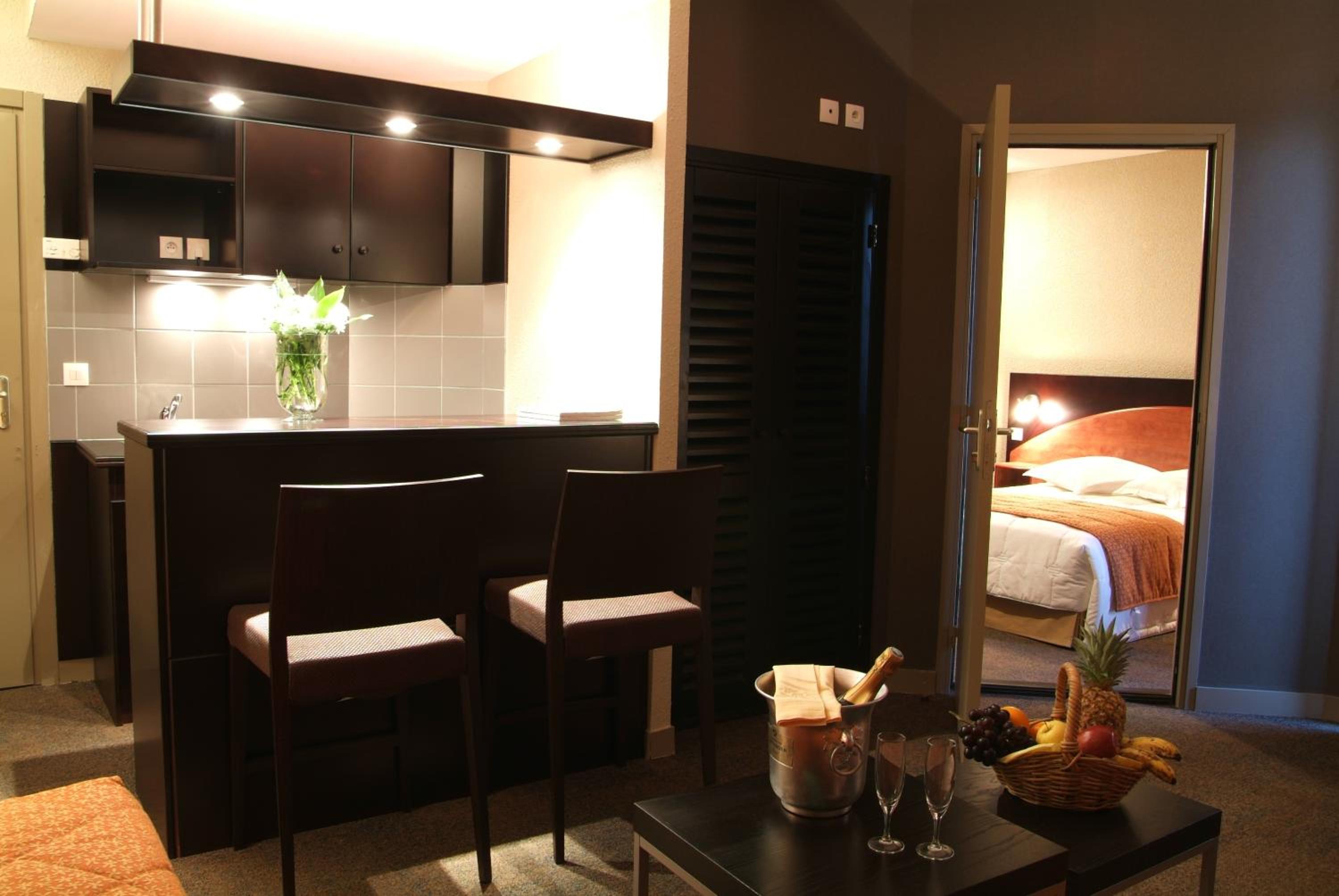 Two Connecting Rooms with Kitchenette (4 People) - Photo 1