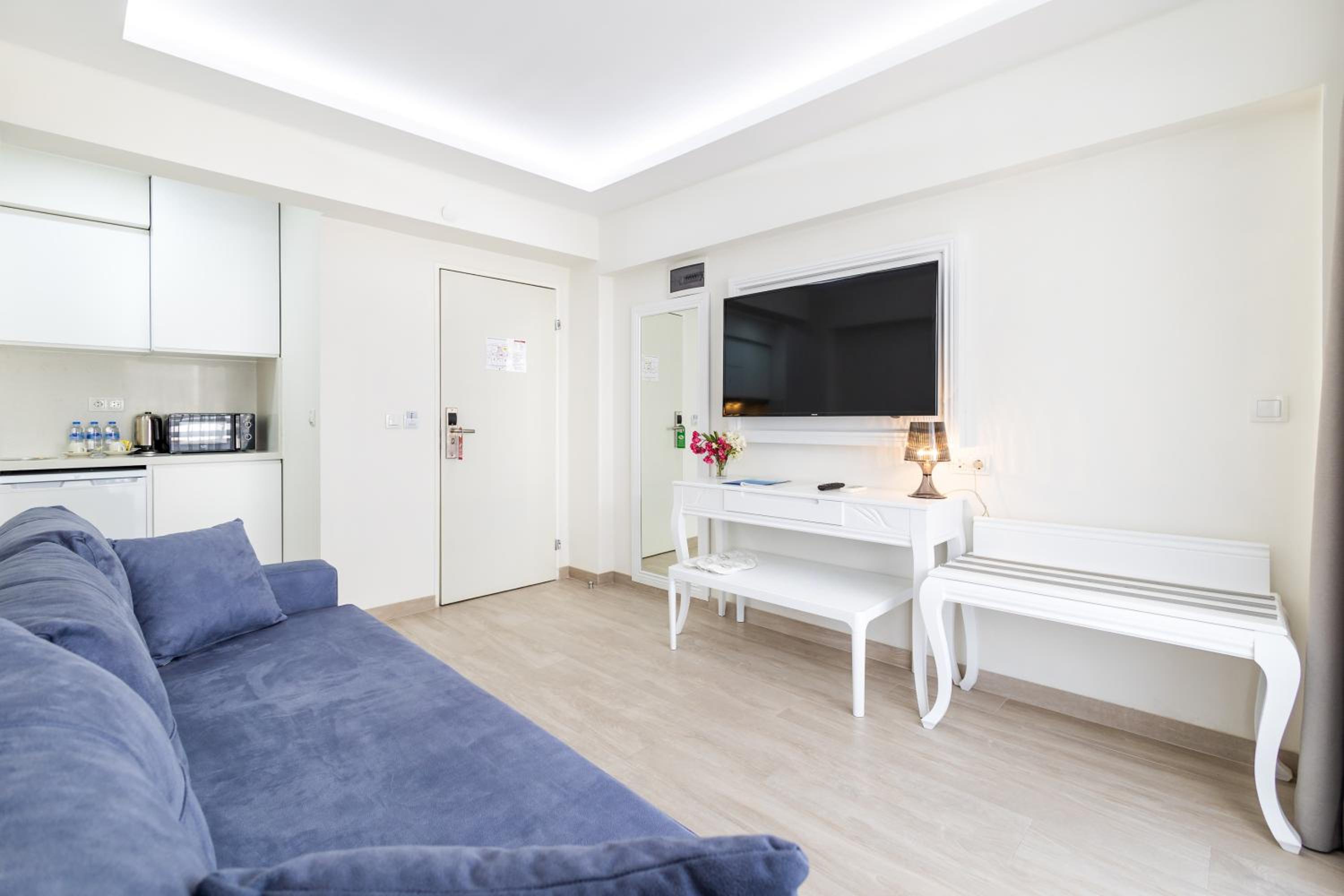 Suite with Balcony - Photo 14
