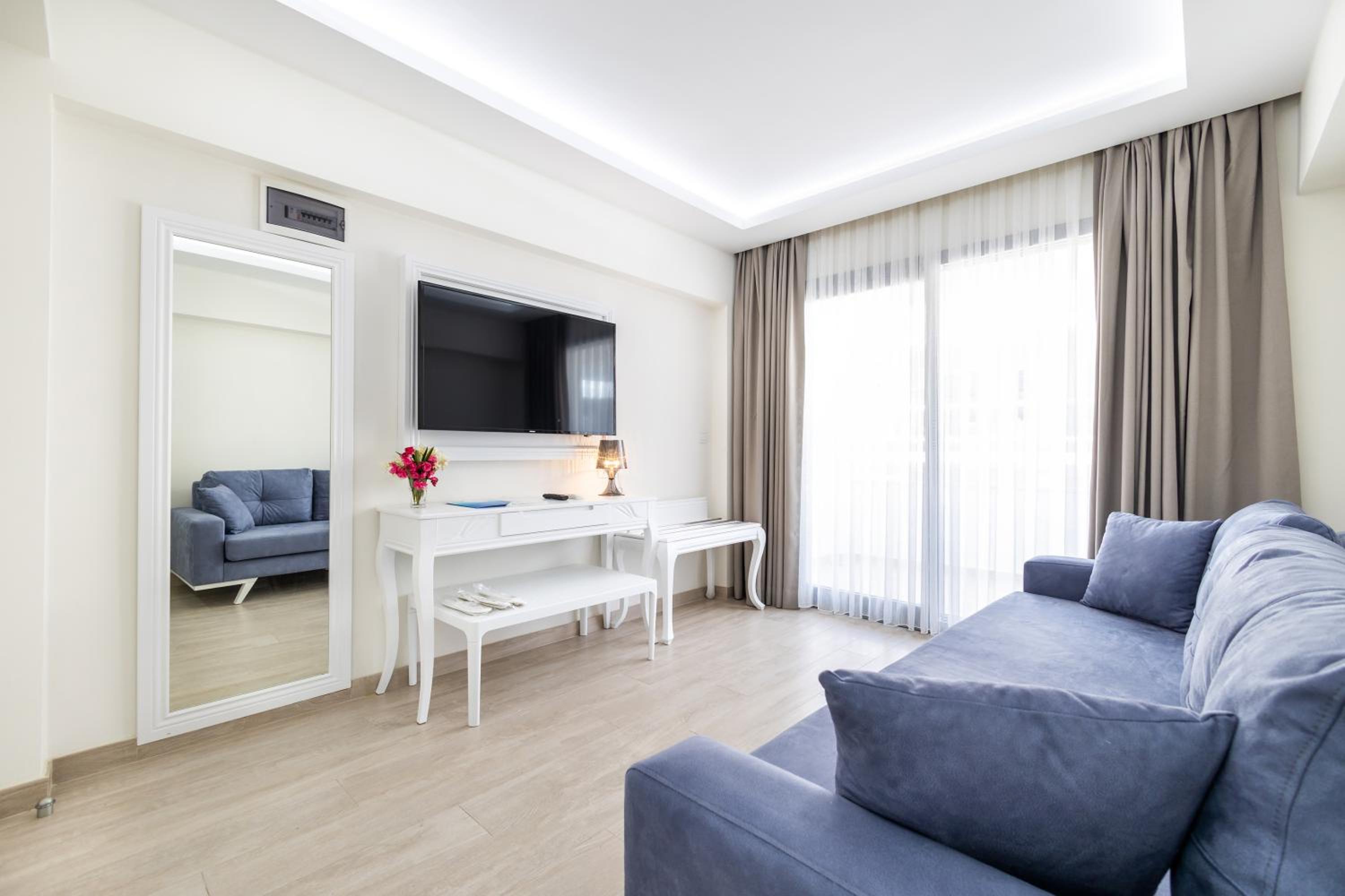 Suite with Balcony - Photo 1