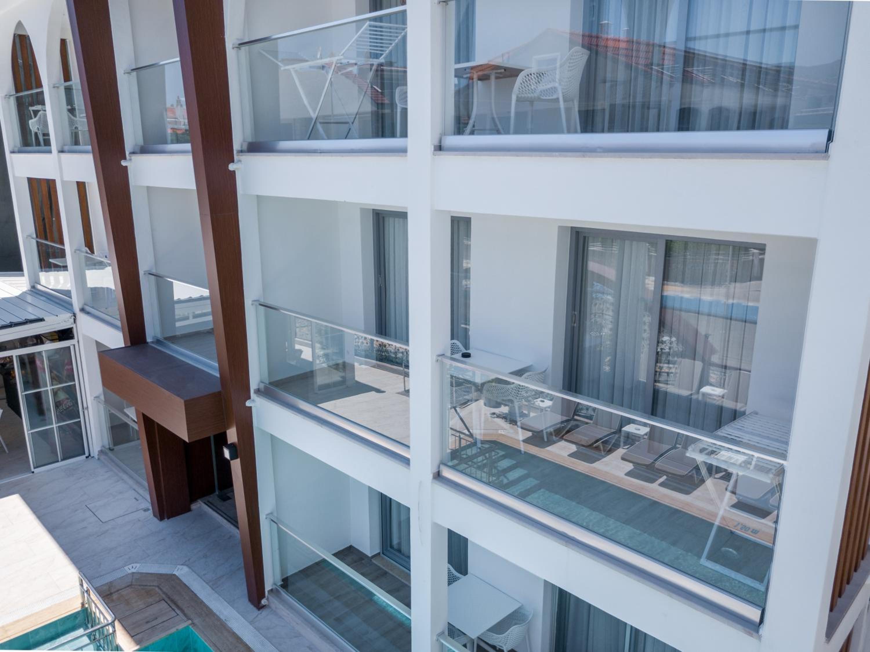 Suite with Balcony - Photo 16