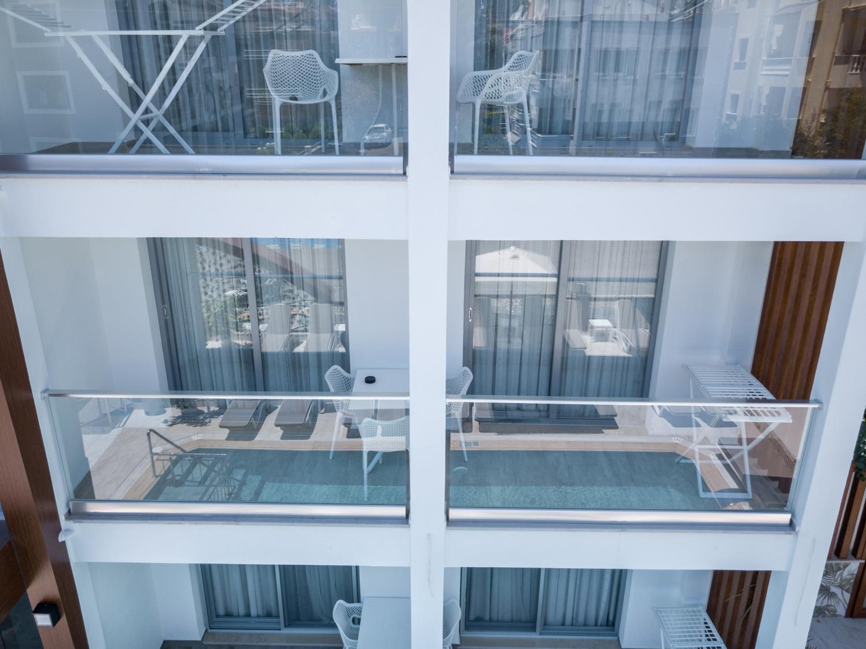Suite with Balcony - Photo 15
