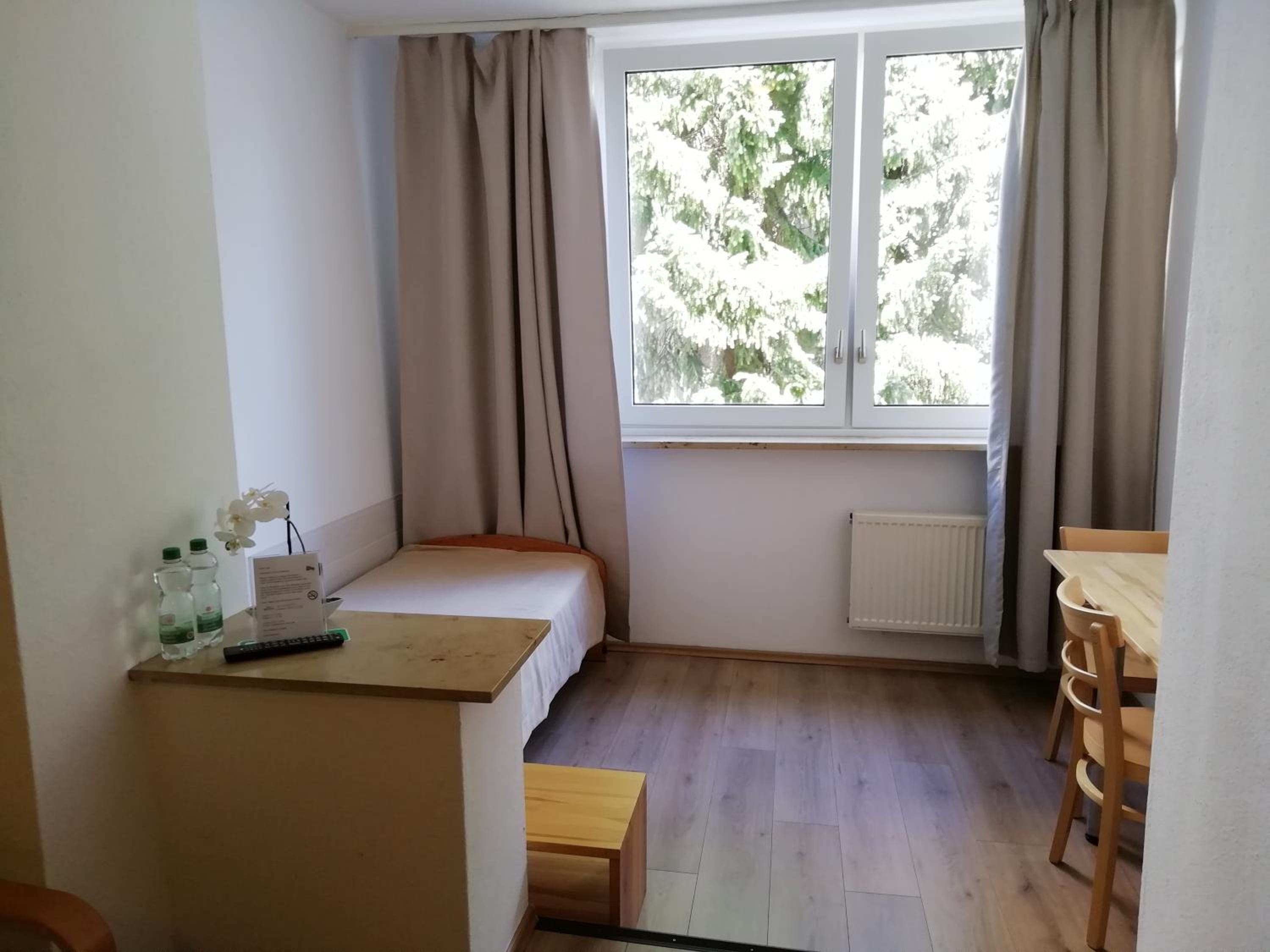 Triple Room with Private Bathroom photo 2