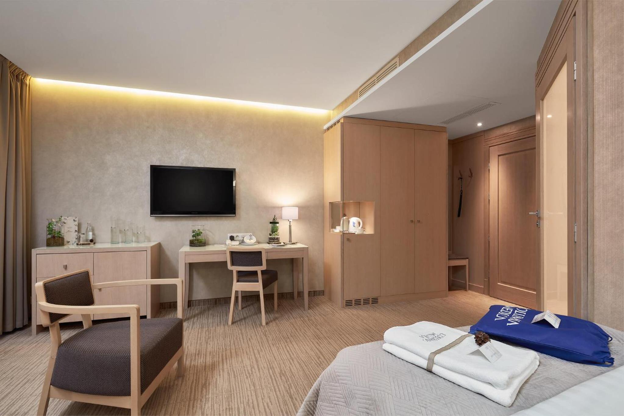 Twin Room - Disability Access photo 3
