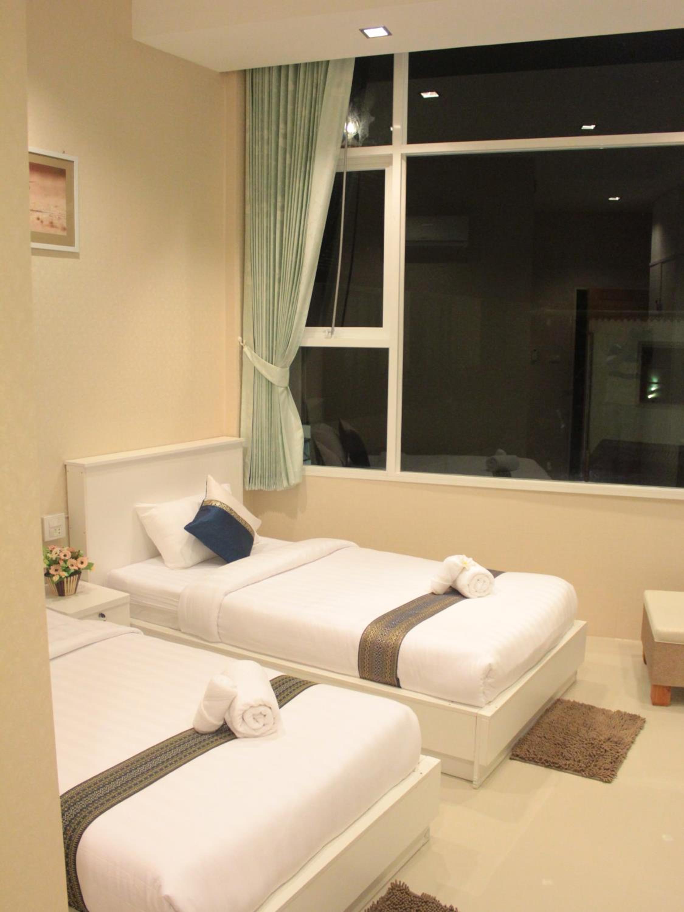 Deluxe Double or Twin Room - Photo 11