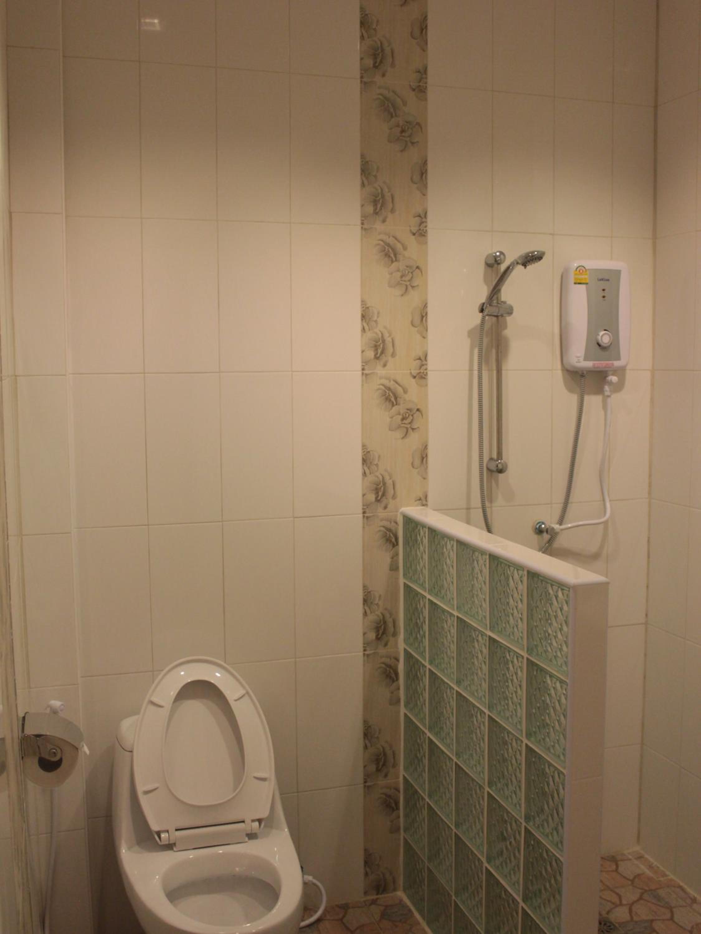 Deluxe Double or Twin Room - Photo 10