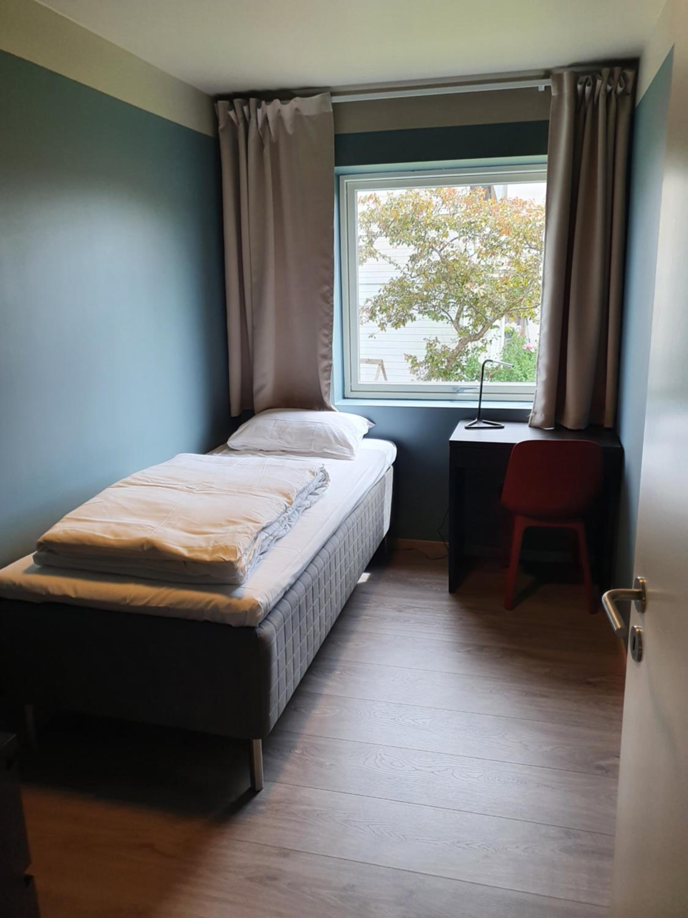 Three-Bedroom Apartment - Photo 9