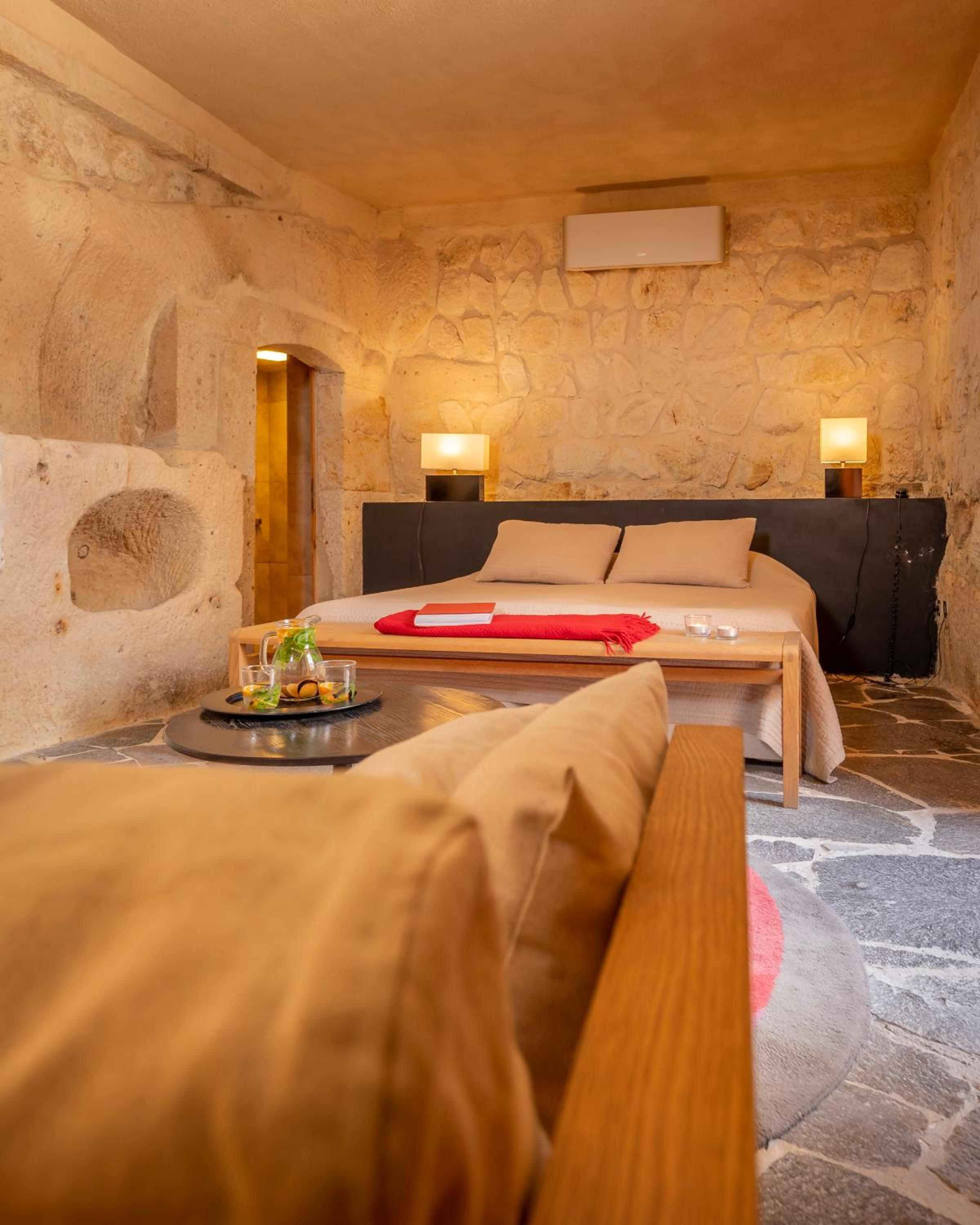 Deluxe Cave Room photo 3