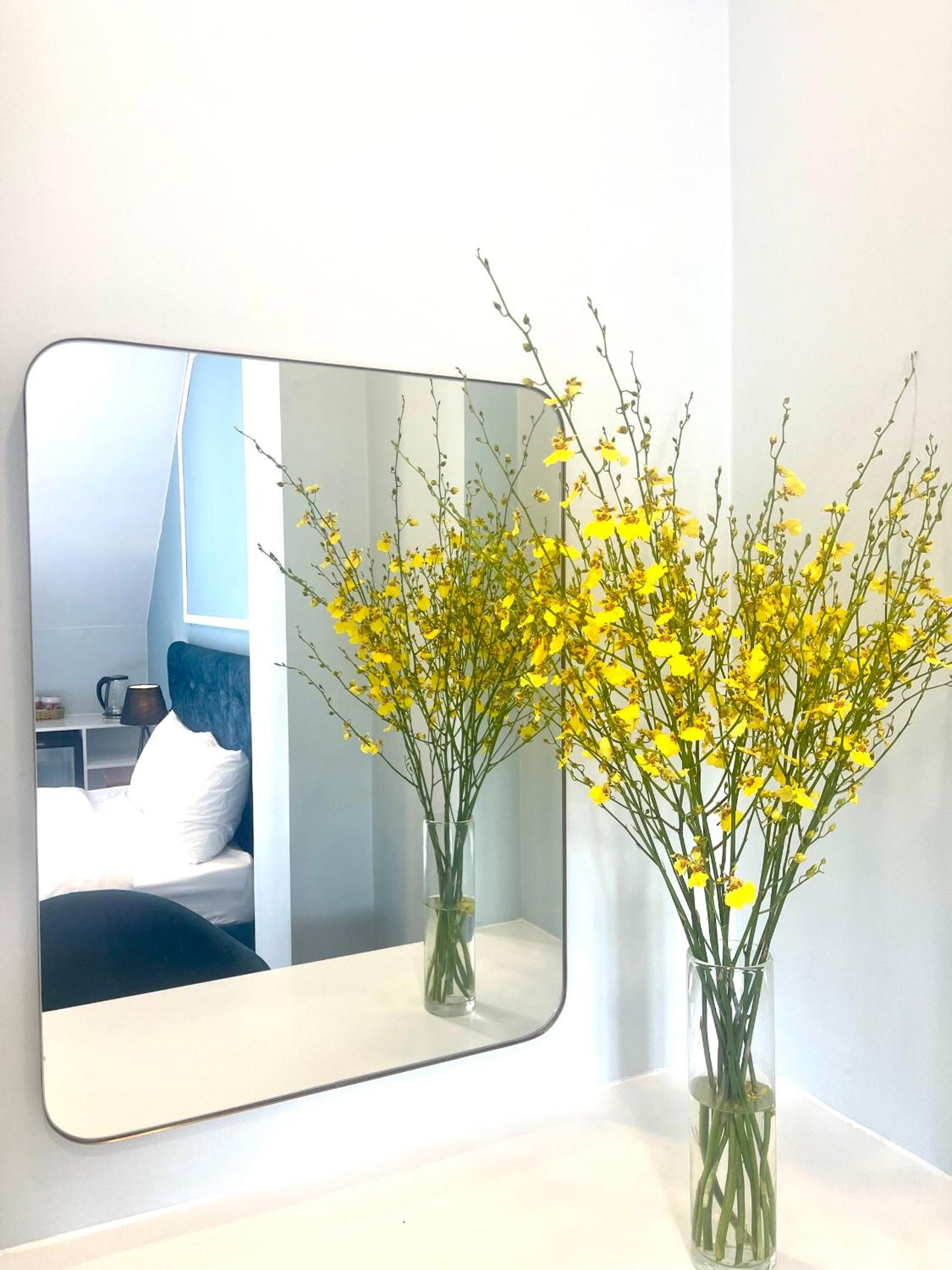 Queen Room with Garden View - Photo 8
