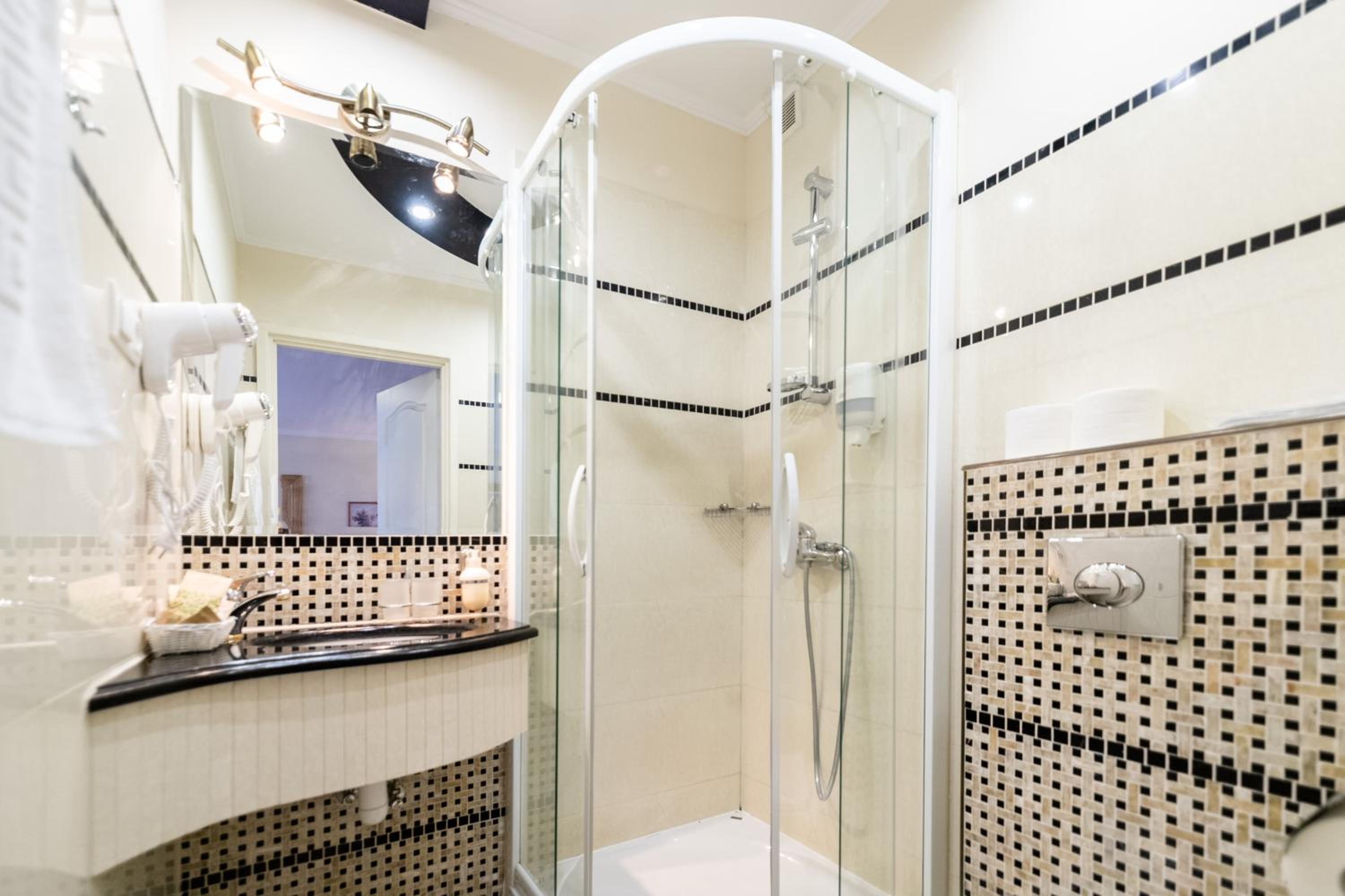 Basic Triple Room - Photo 14