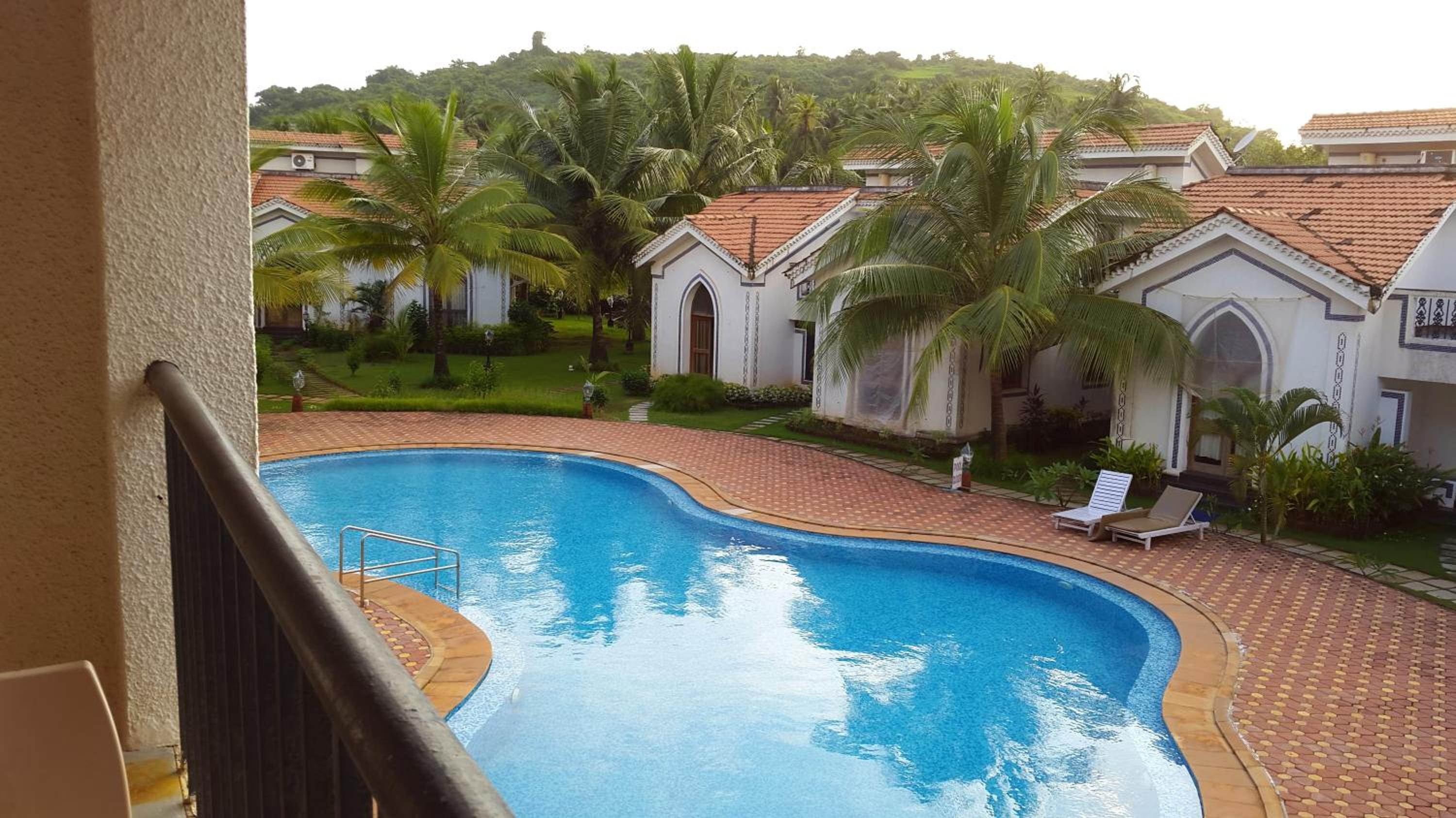 Studio Apartment with Pool View - Photo 3