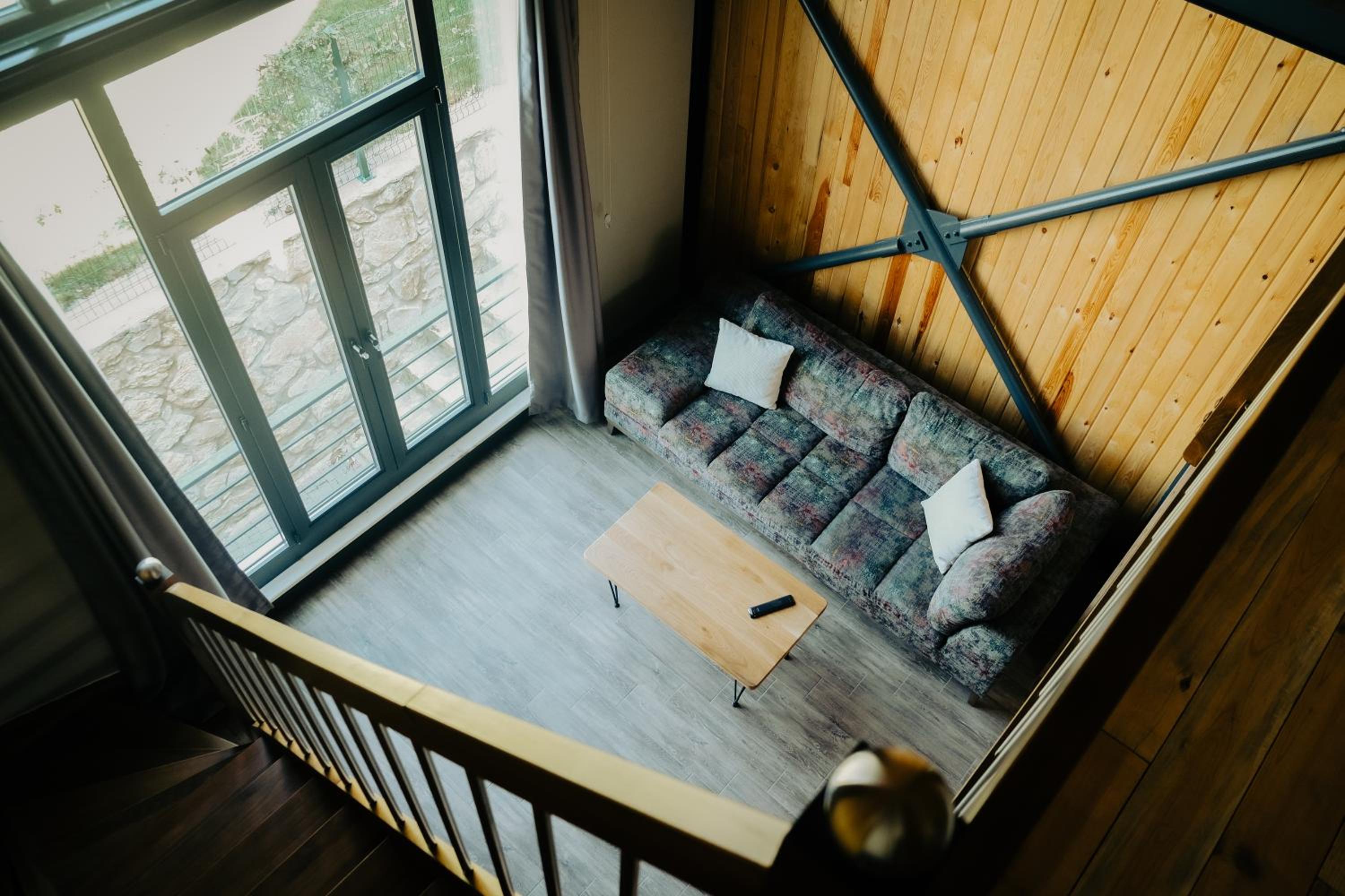 Deluxe King Suite - Photo 7