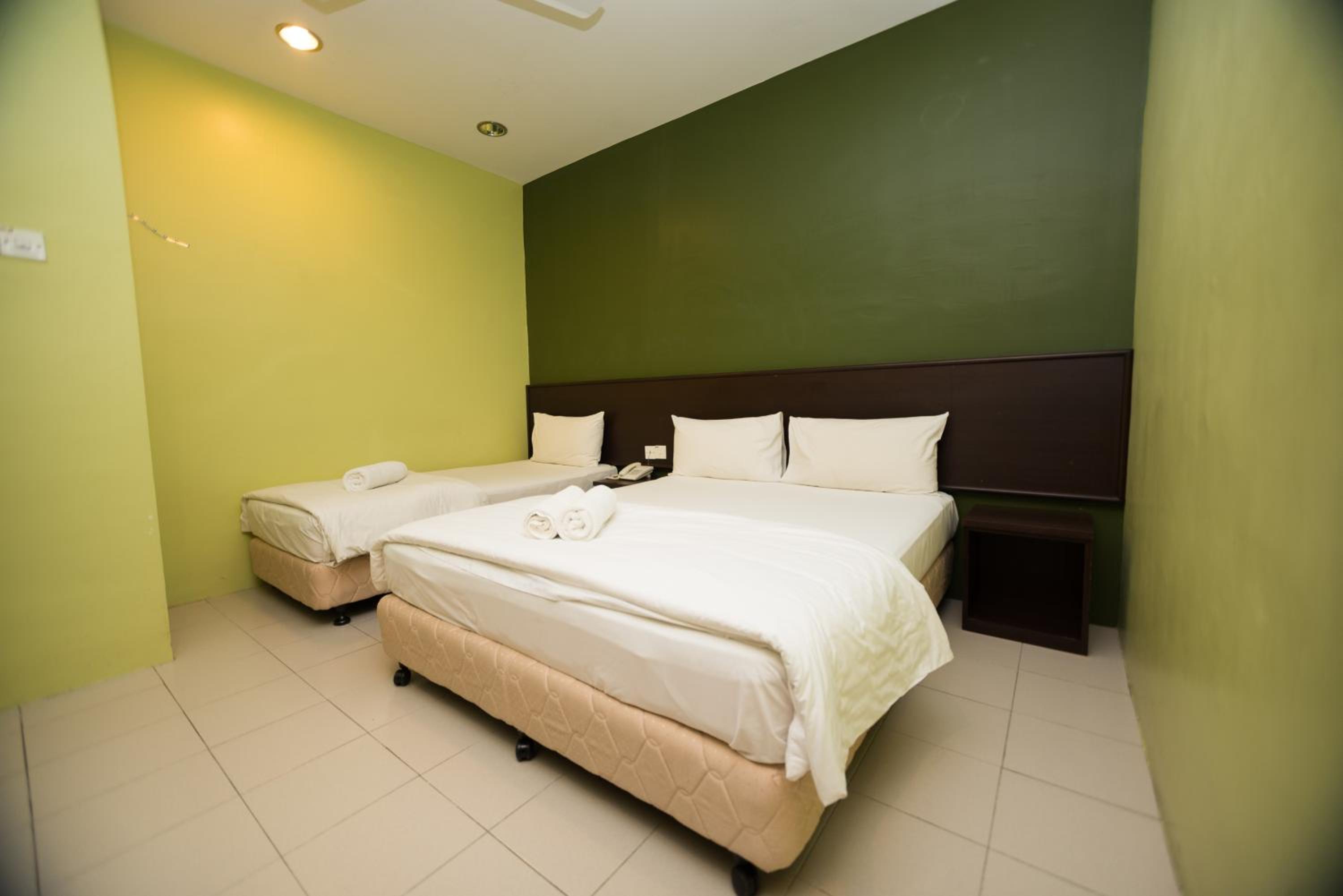Family Room (3 Adults)