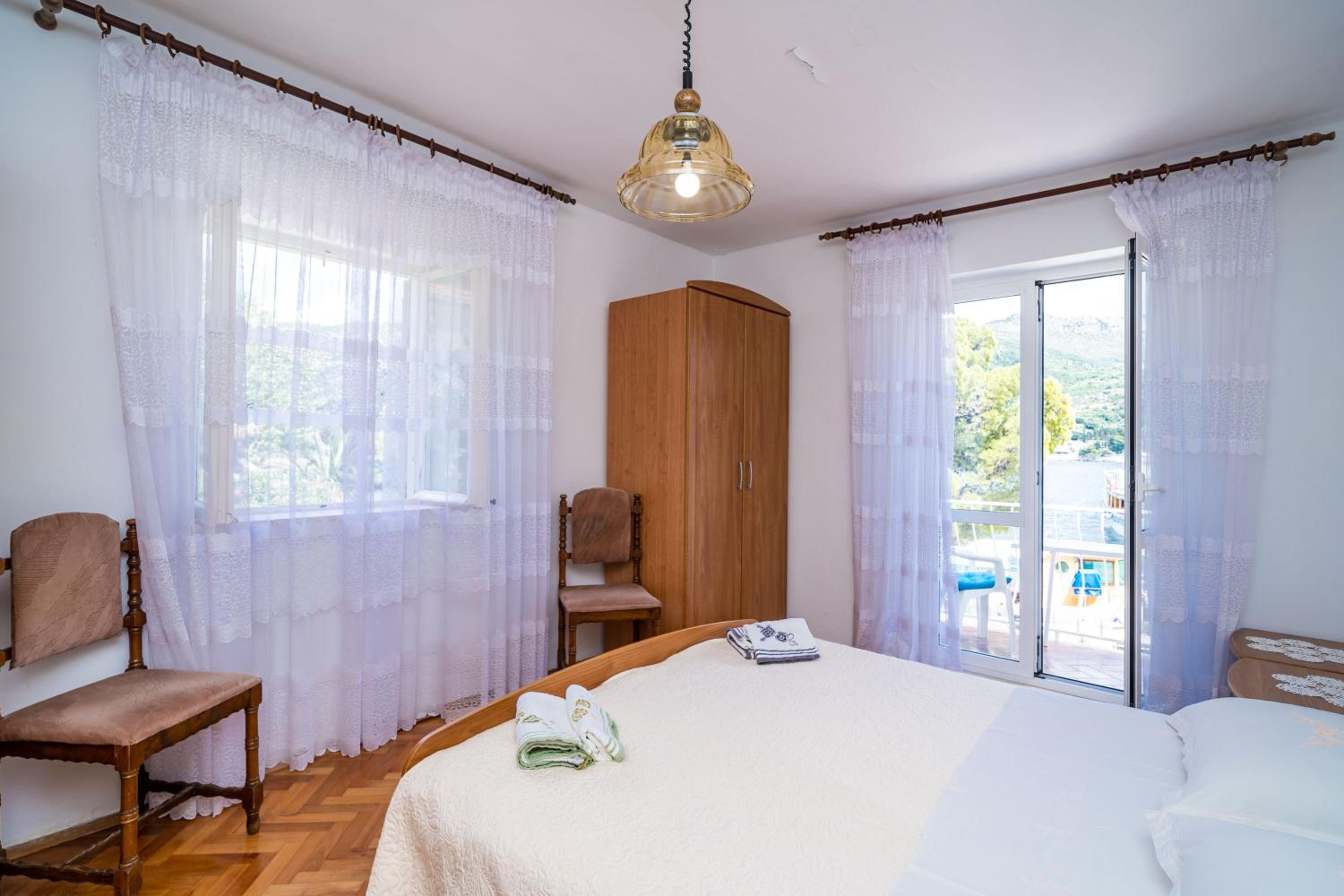 One Bedroom Apartment with Balcony and Sea View