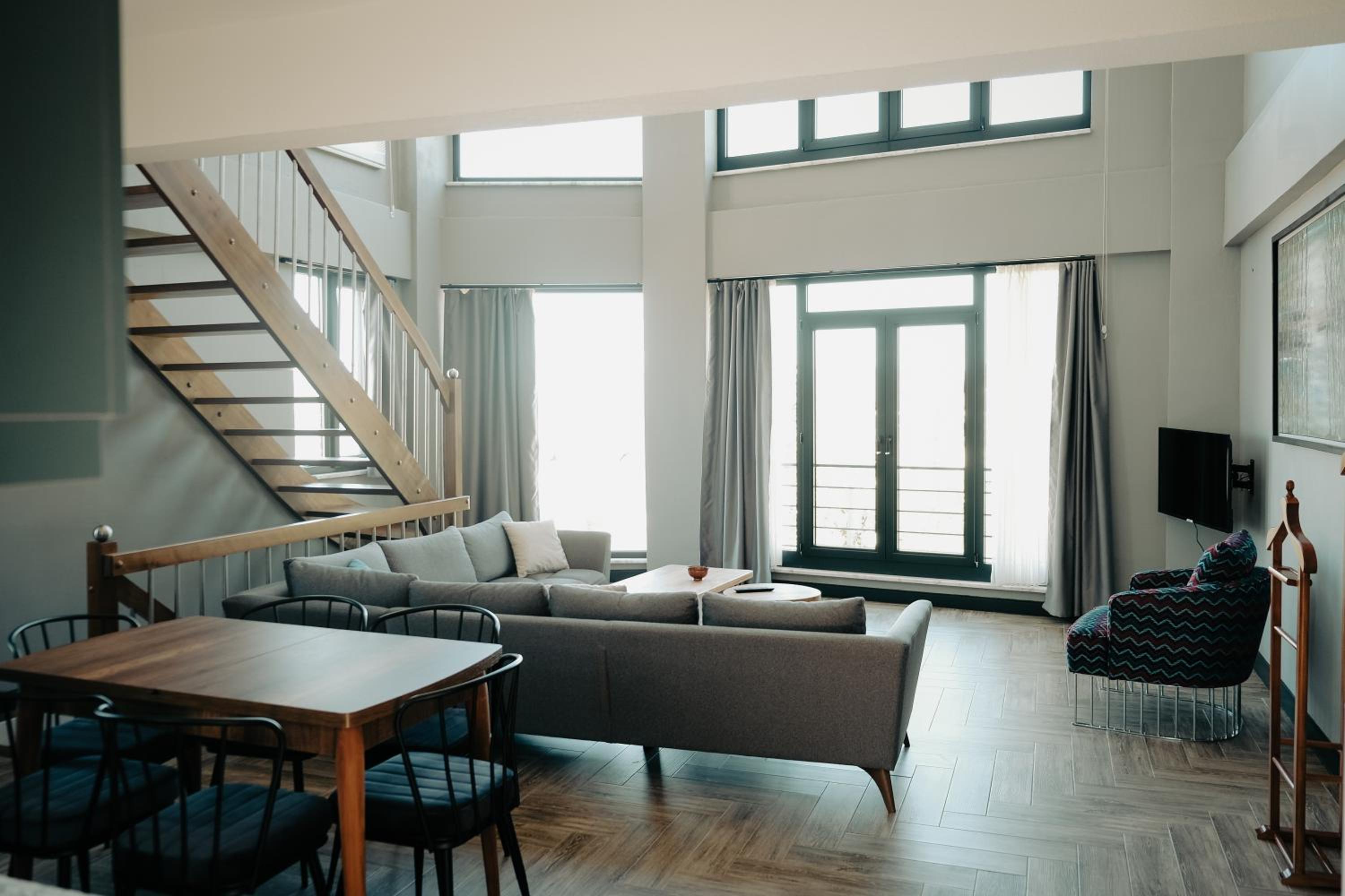 Suite with Lake View - Photo 1