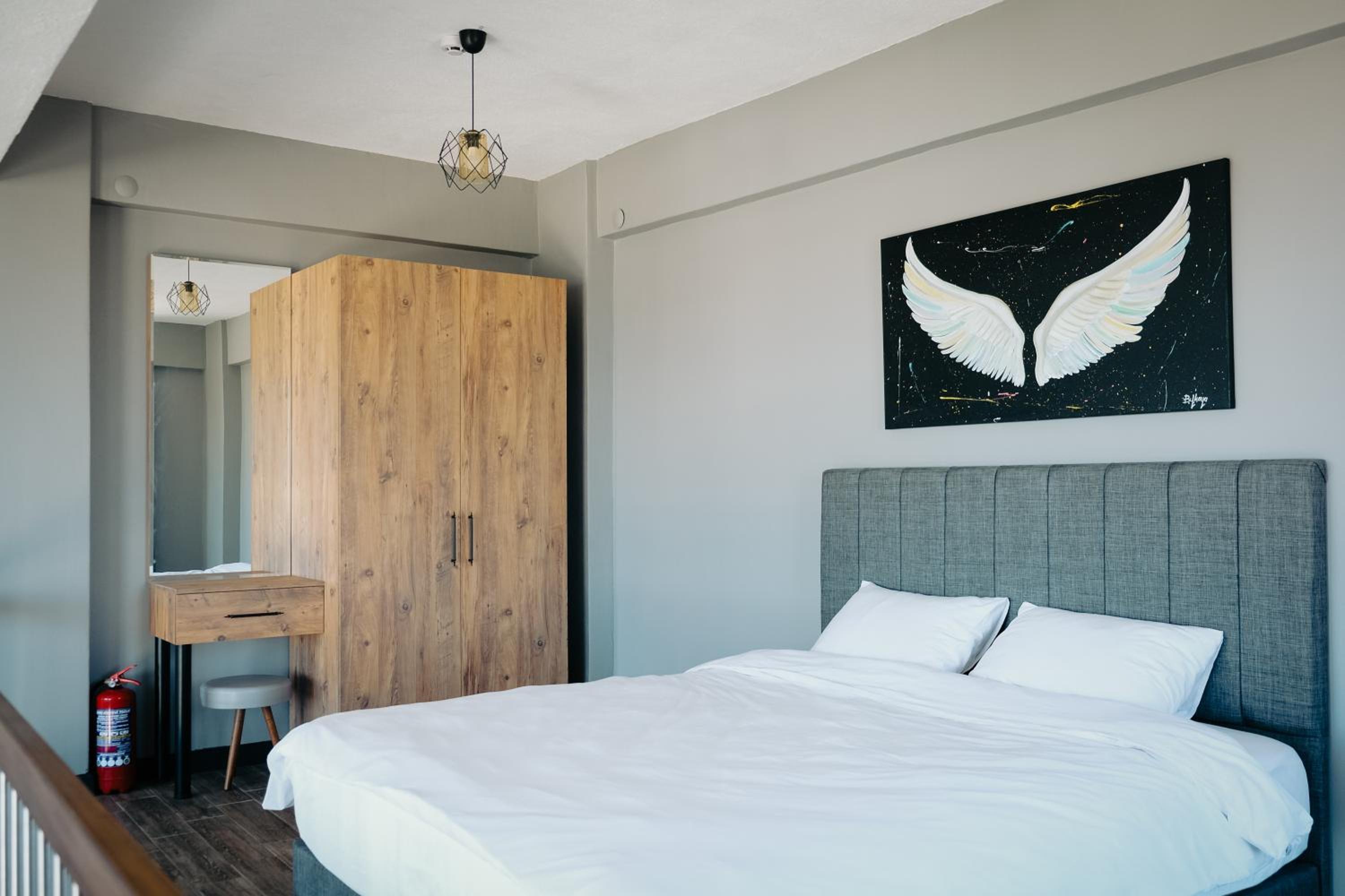 Suite with Lake View - Photo 11