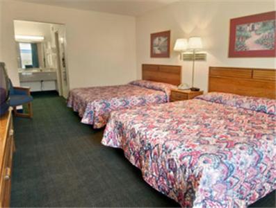 Double Room with Two Double Beds - Smoking photo 1