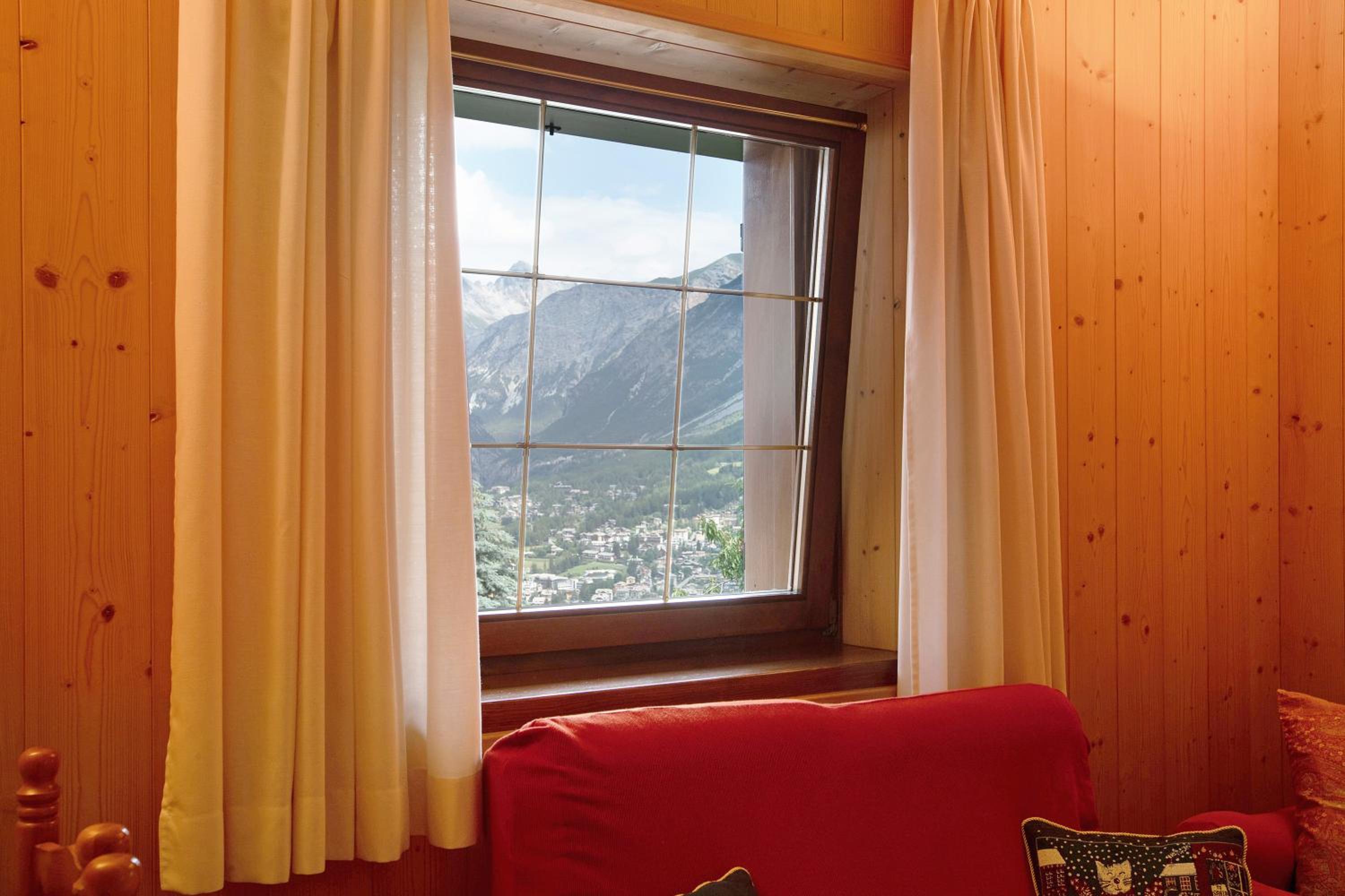 Two-Bedroom Deluxe Apartment with Garden View photo 3