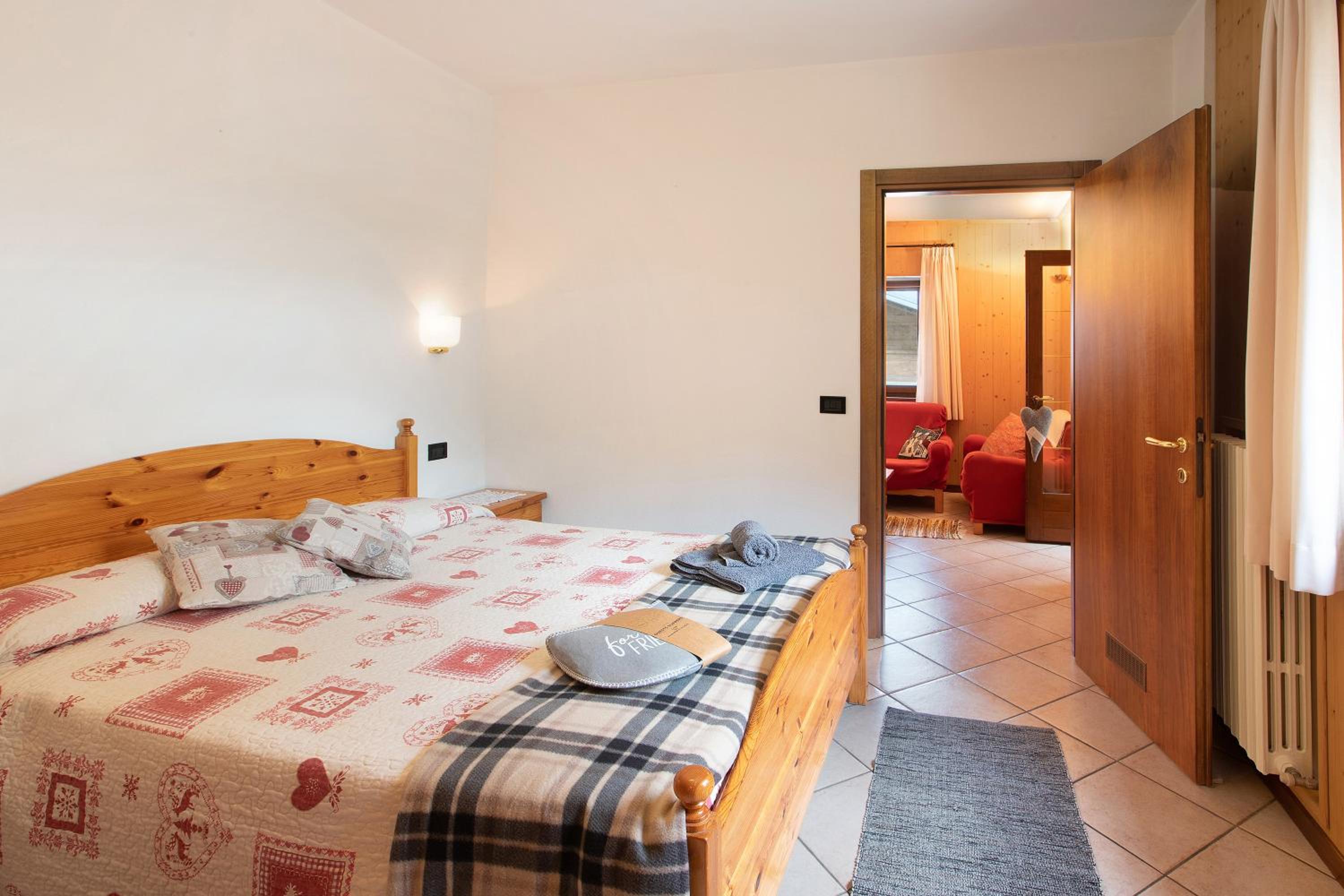 Two-Bedroom Deluxe Apartment with Garden View photo 2
