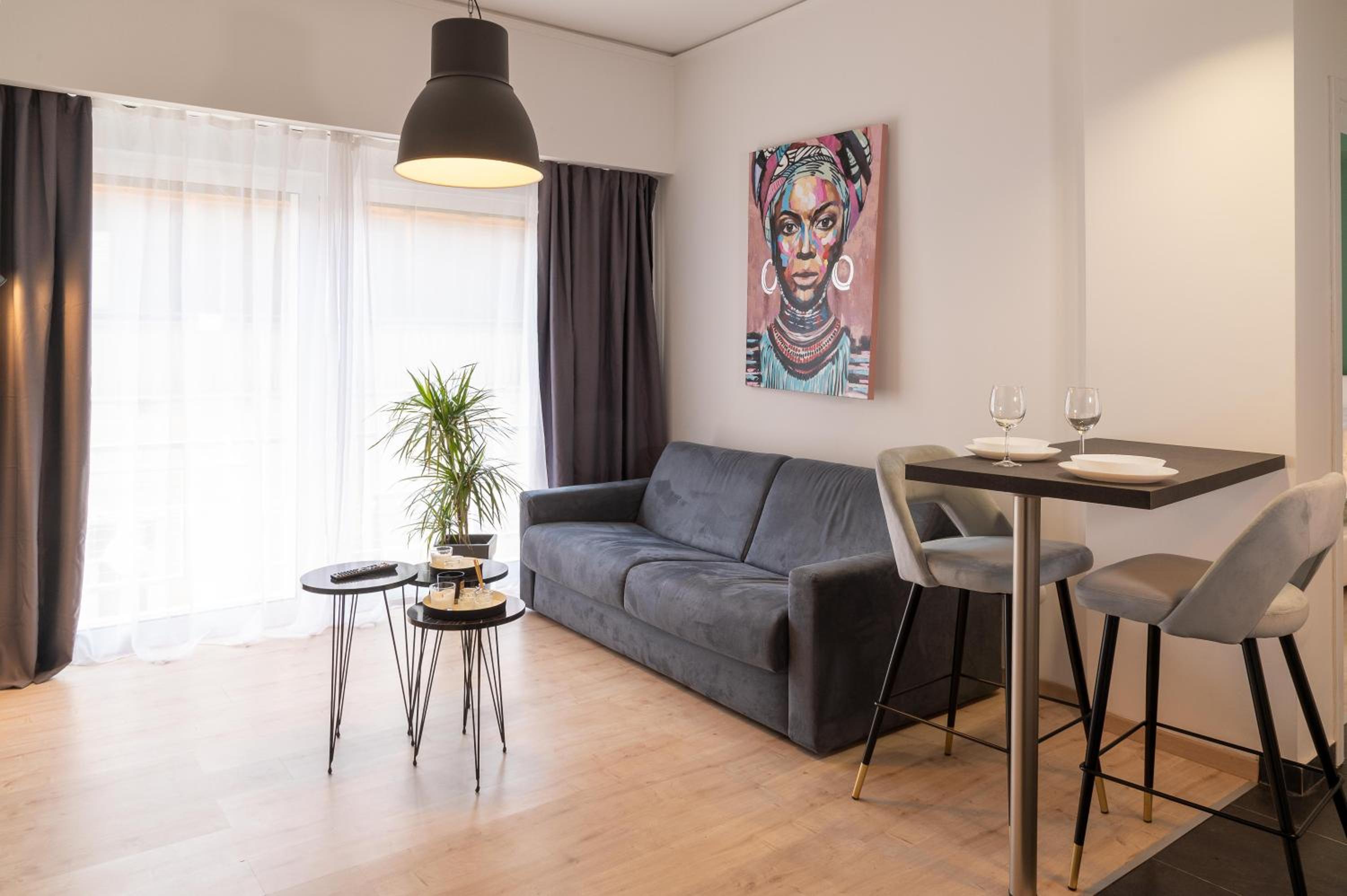 One-Bedroom Apartment photo 1