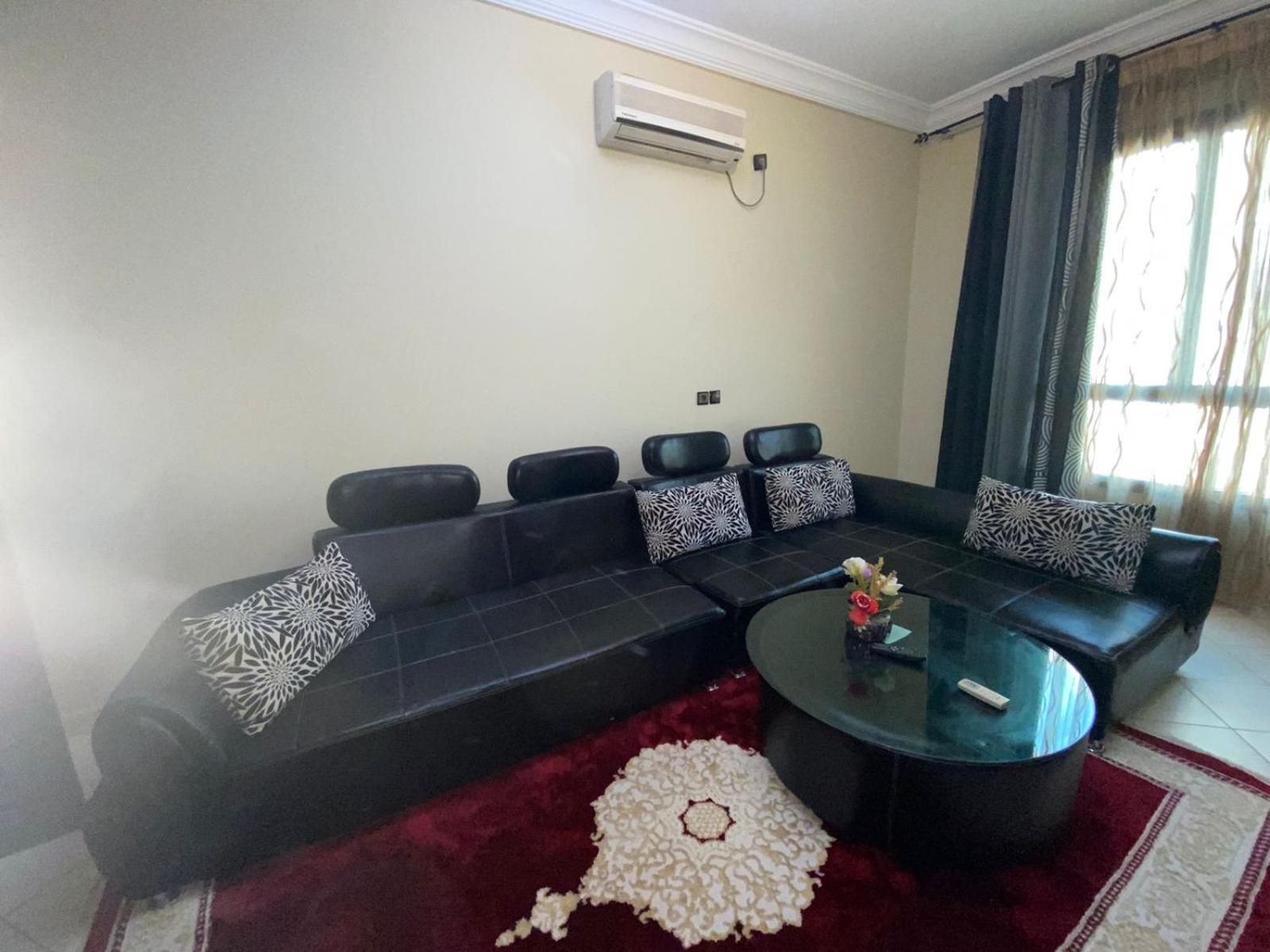 Suite - Photo 1