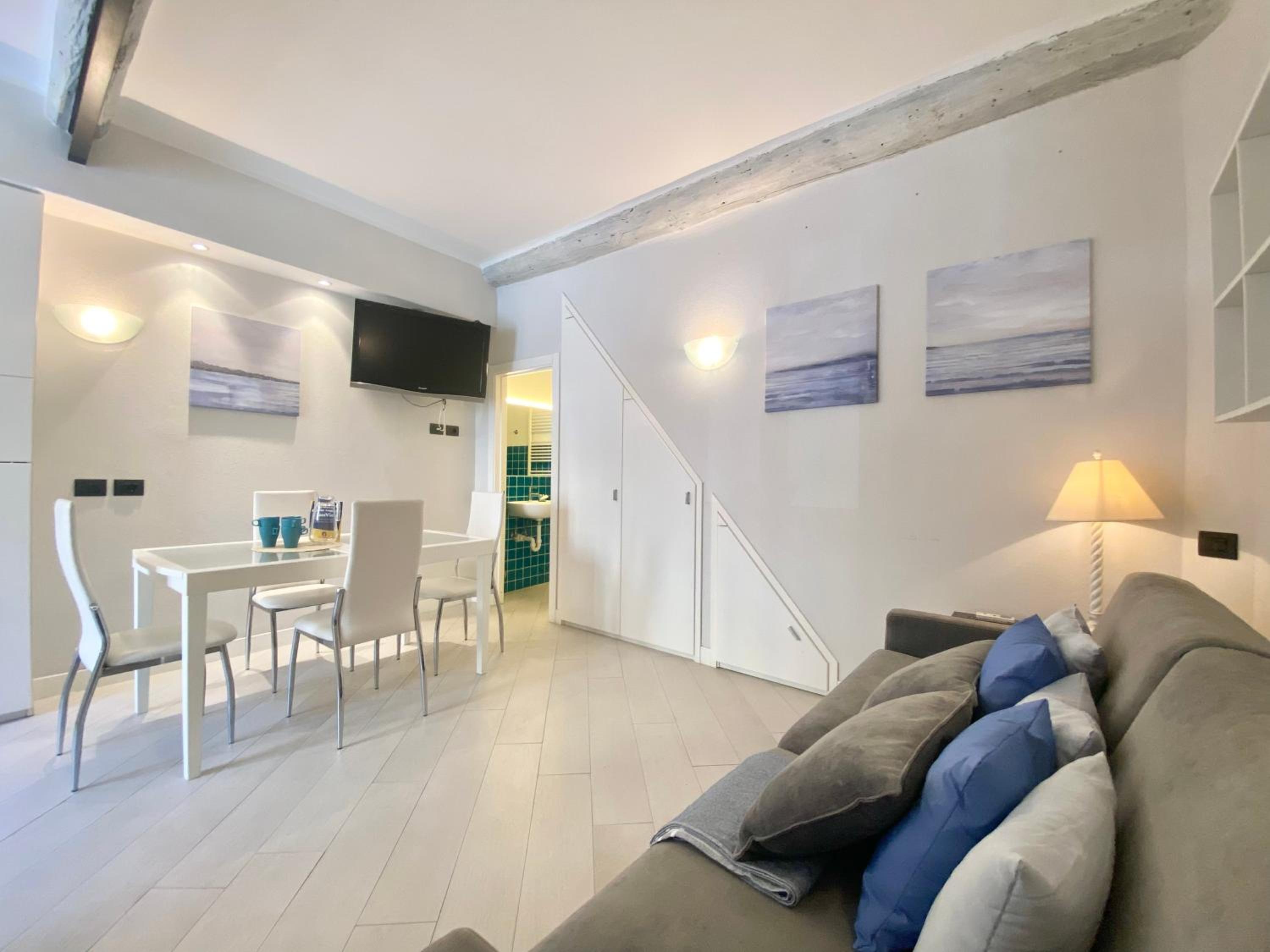 Studio Apartment photo 1