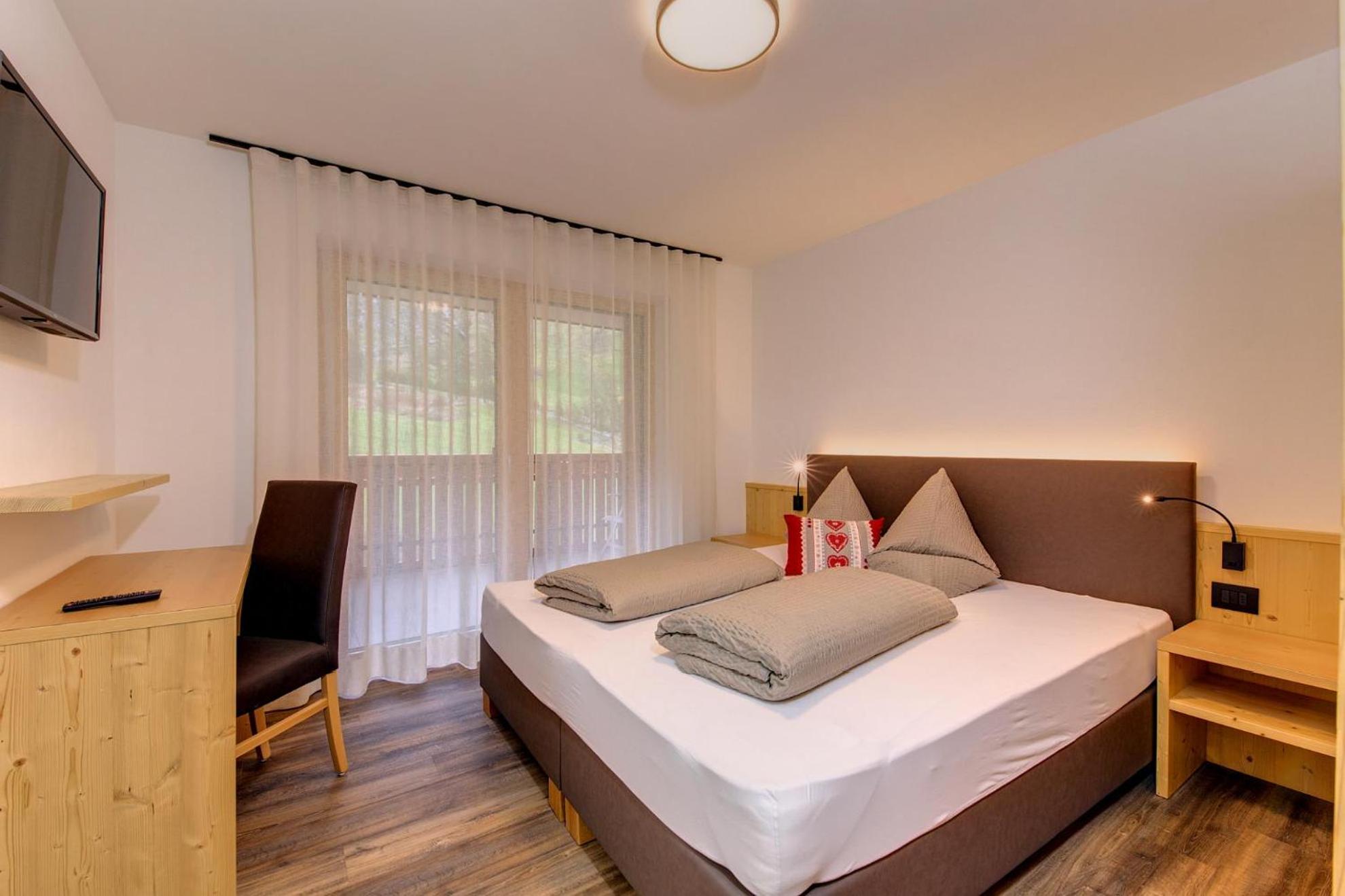 Small Double or Twin Room photo 1